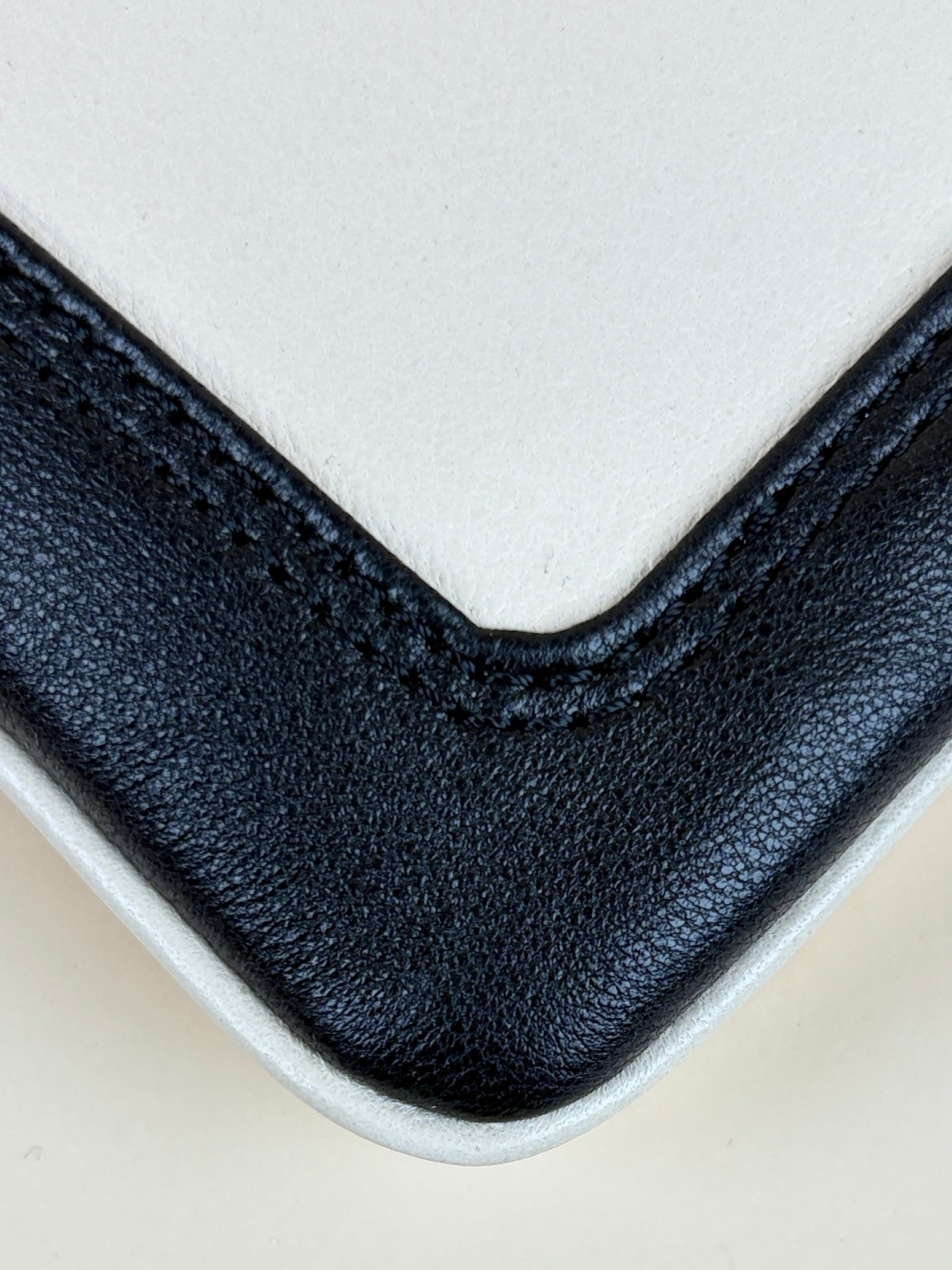 Valentino  graven white /black viva superstar Nappa leather zip pouch