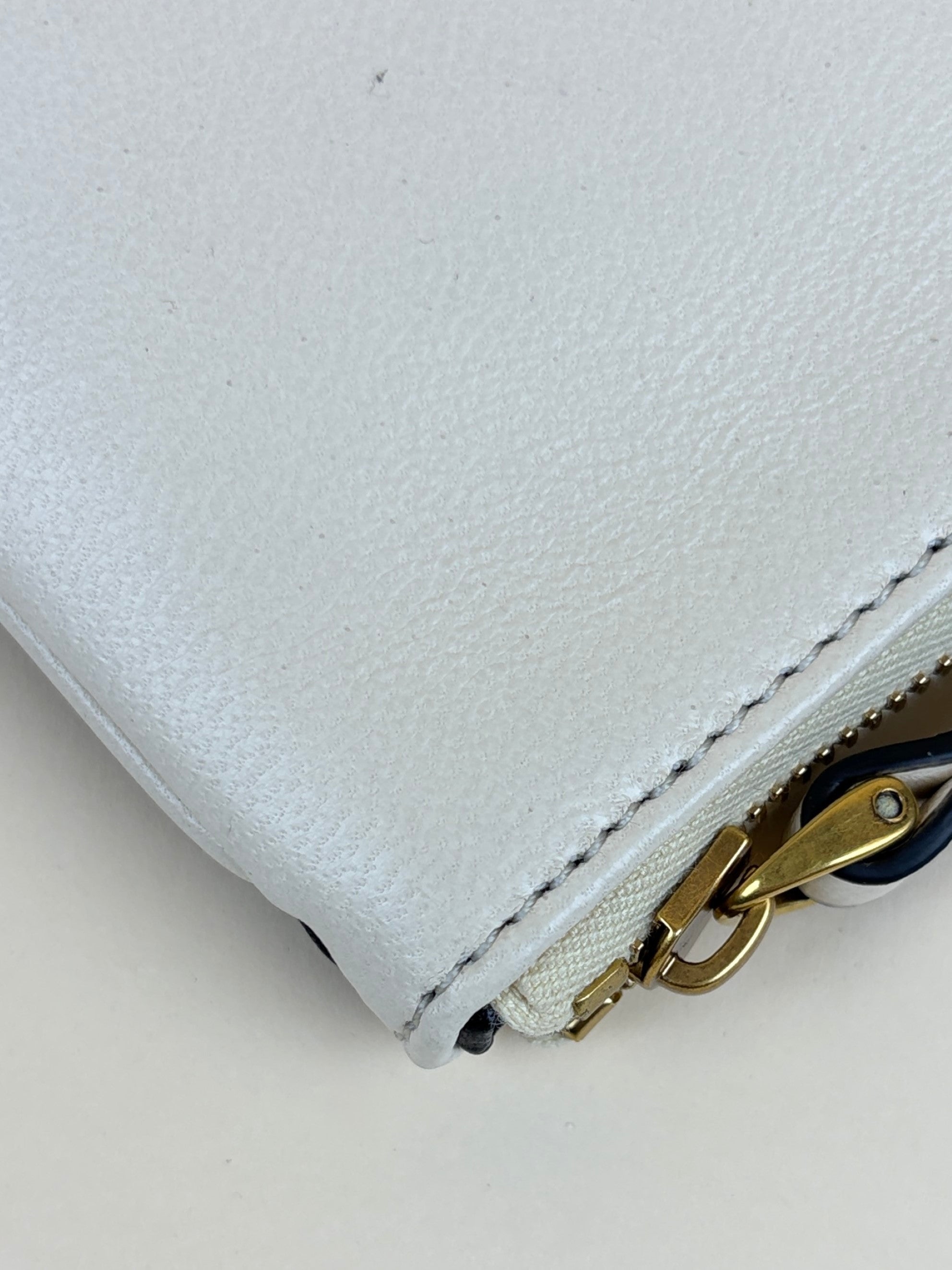 Valentino  graven white /black viva superstar Nappa leather zip pouch