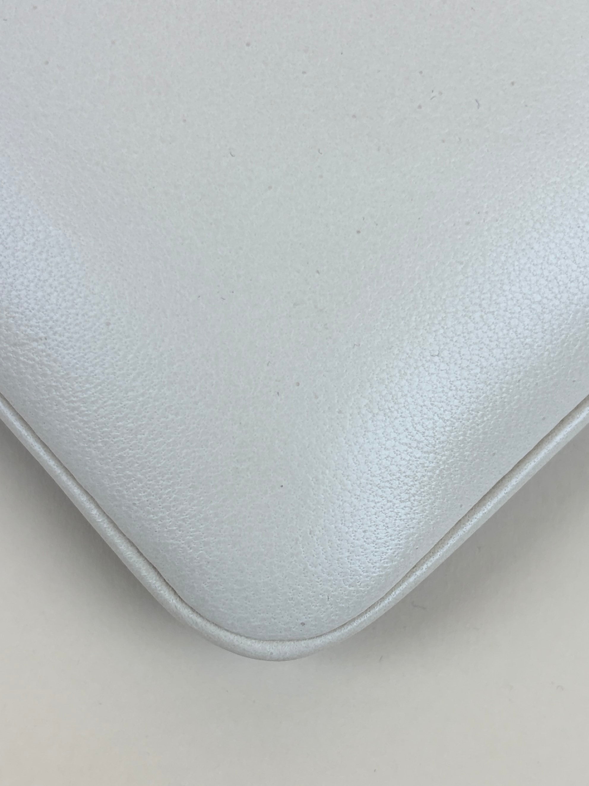 Valentino  graven white /black viva superstar Nappa leather zip pouch