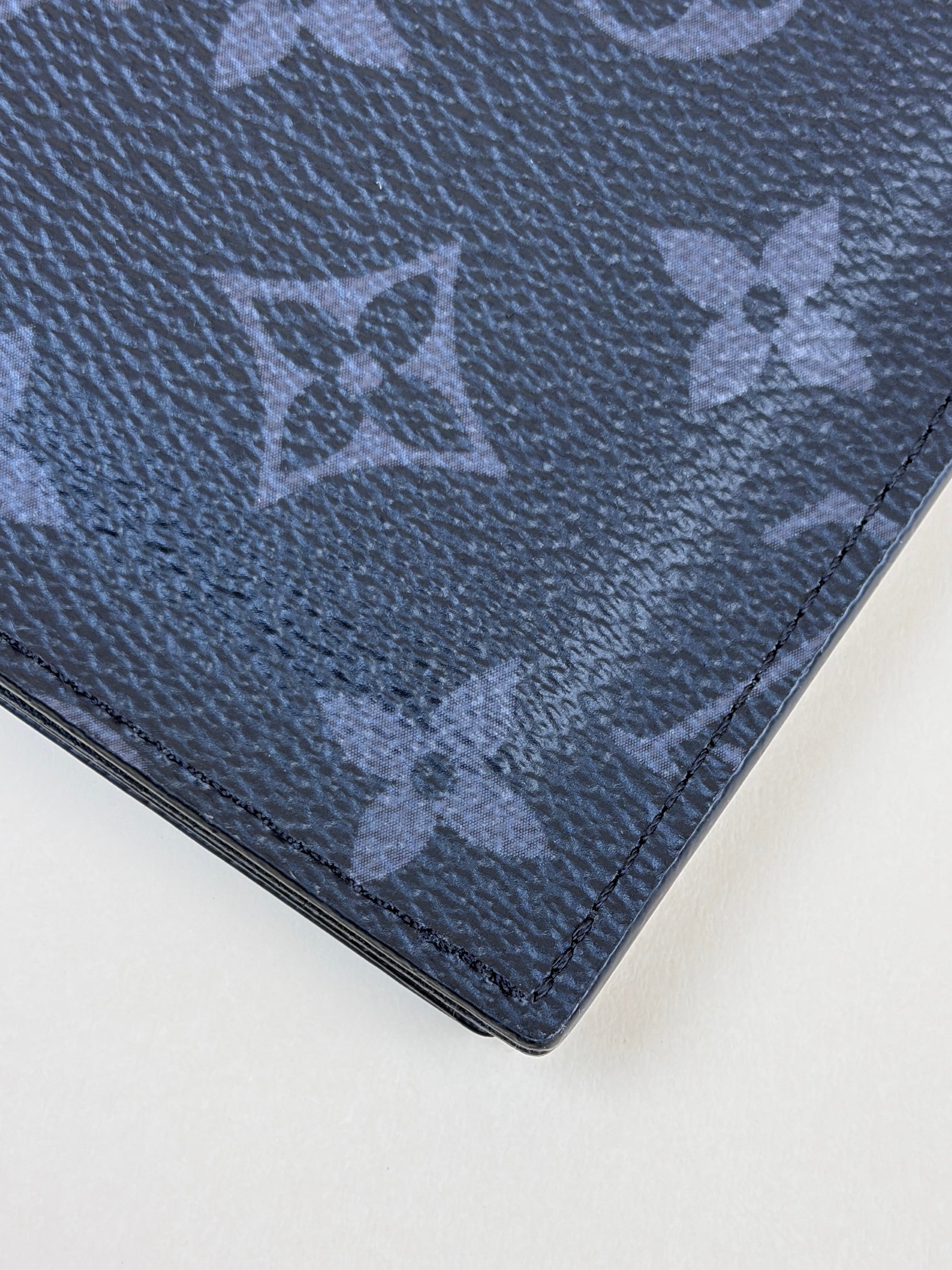 Louis Vuitton monogram eclipse canvas passport cover