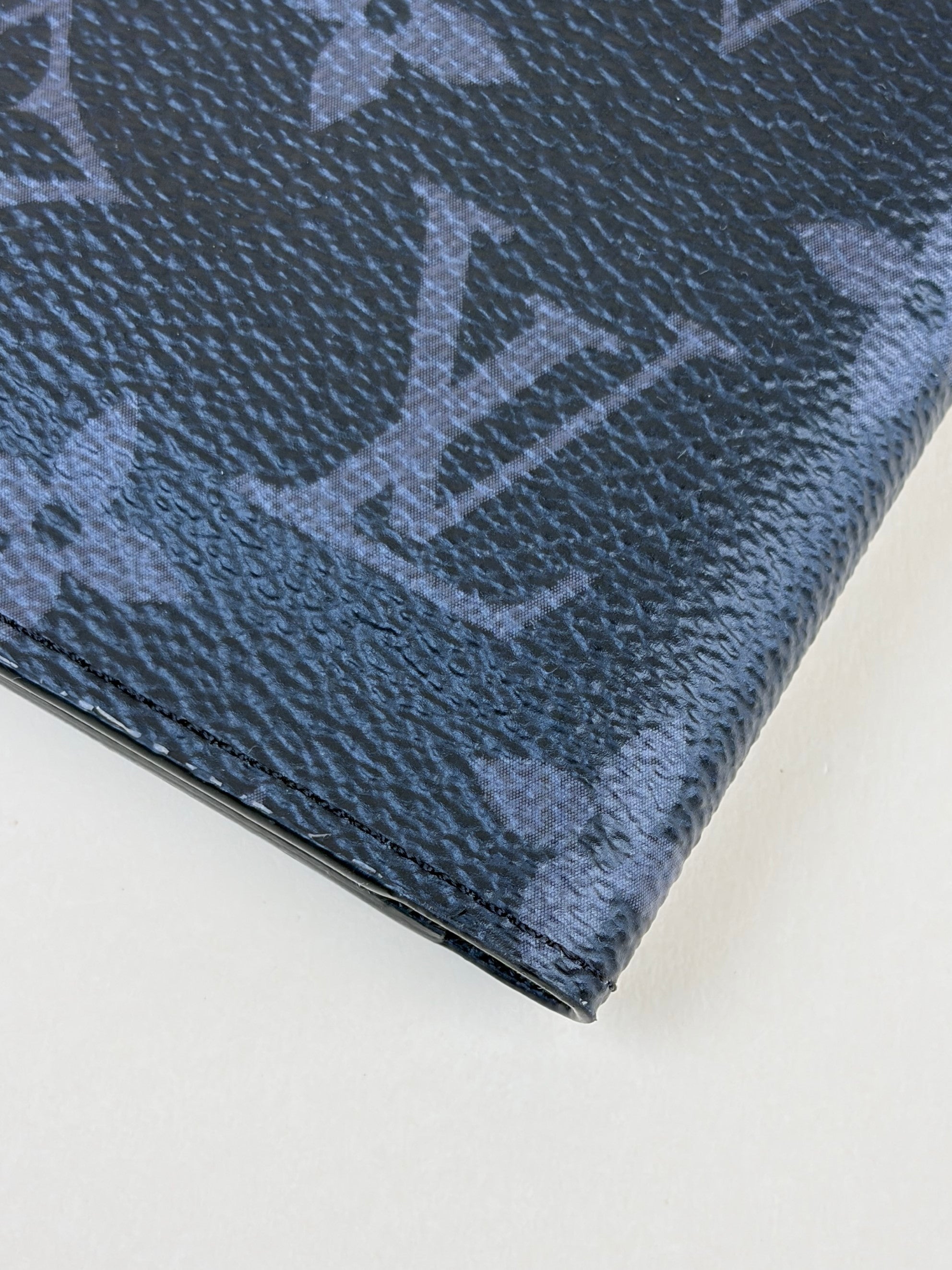 Louis Vuitton monogram eclipse canvas passport cover