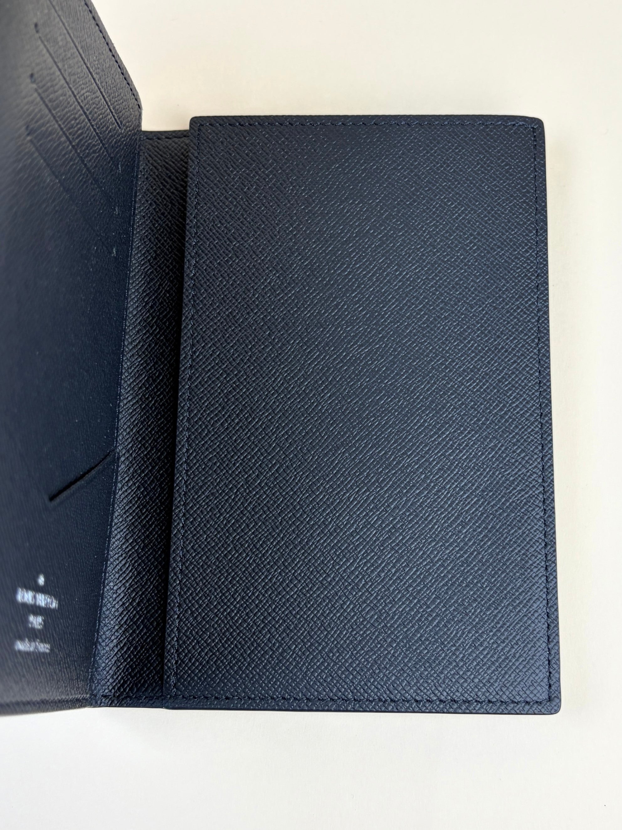 Louis Vuitton monogram eclipse canvas passport cover