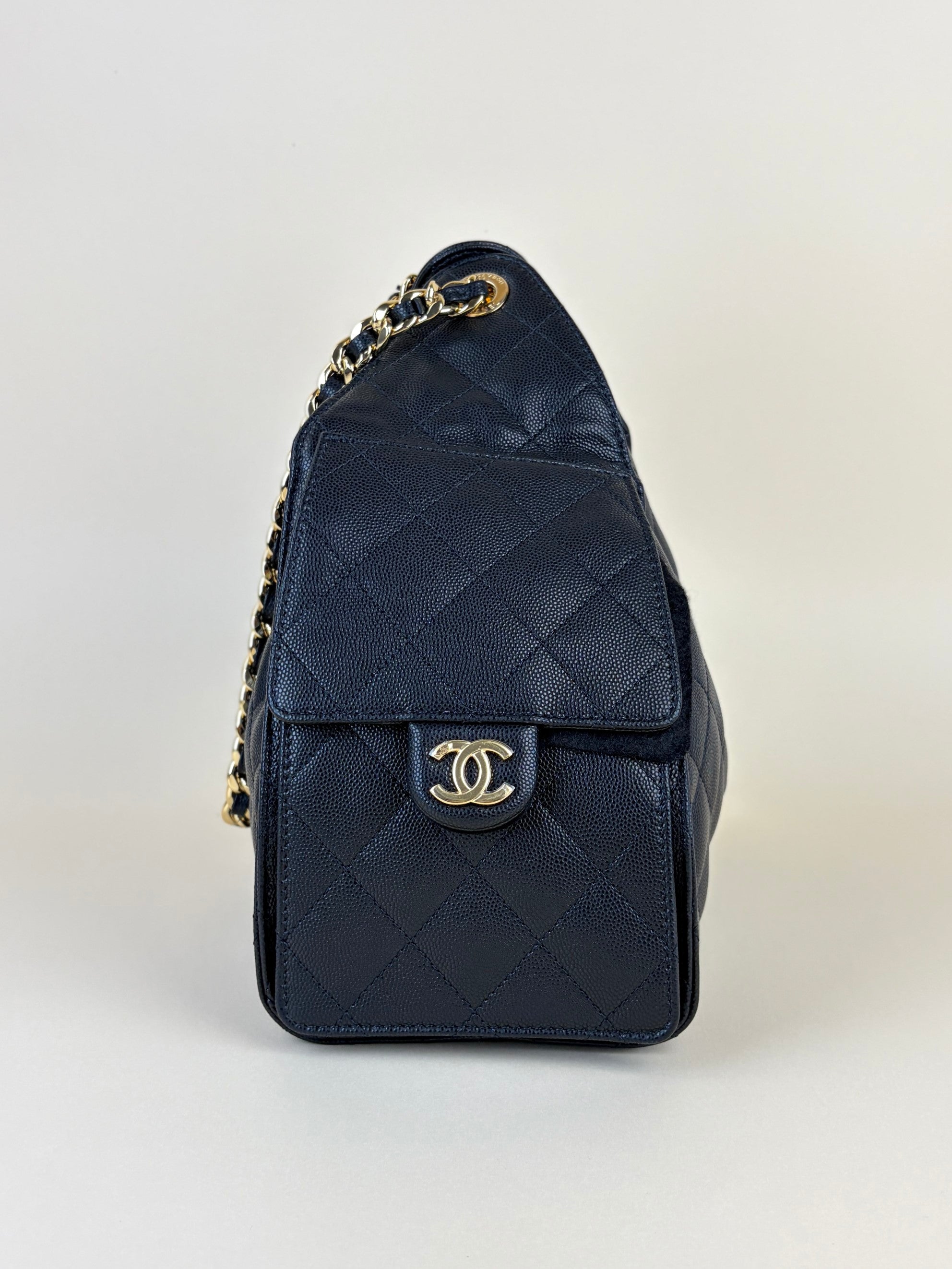 Chanel black caviar leather Chanel 25 small Handbag