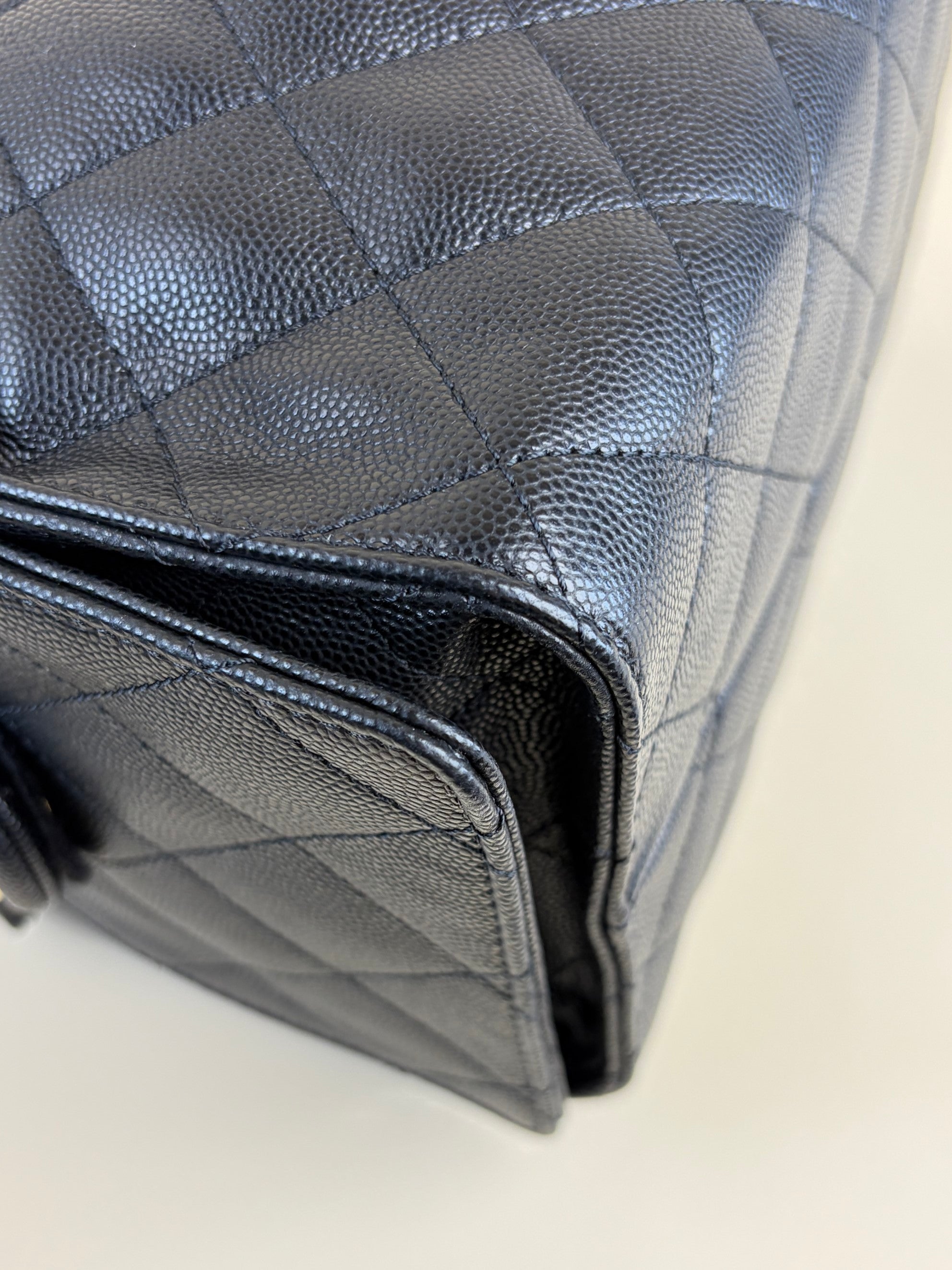 Chanel black caviar leather Chanel 25 small Handbag