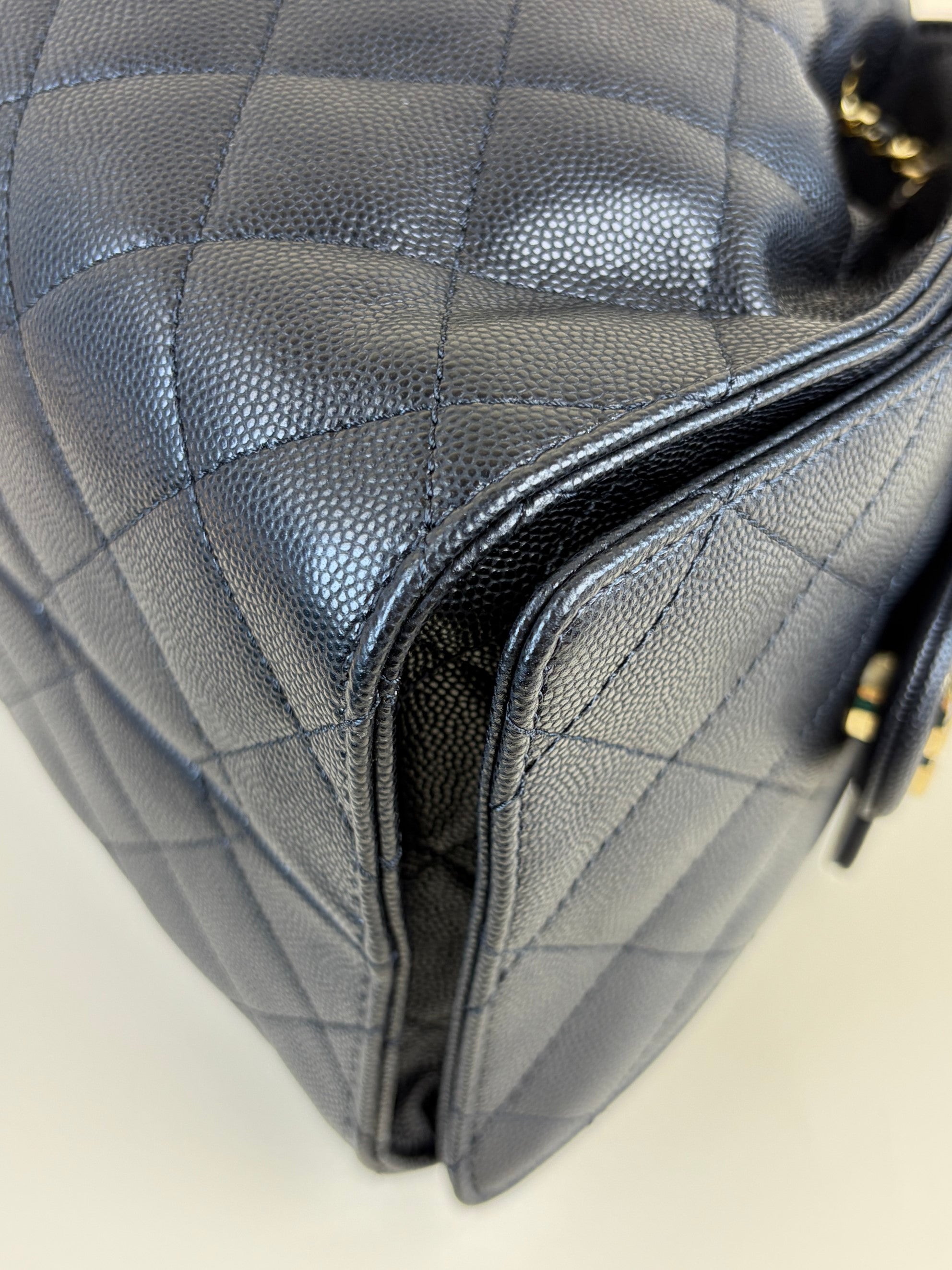 Chanel black caviar leather Chanel 25 small Handbag
