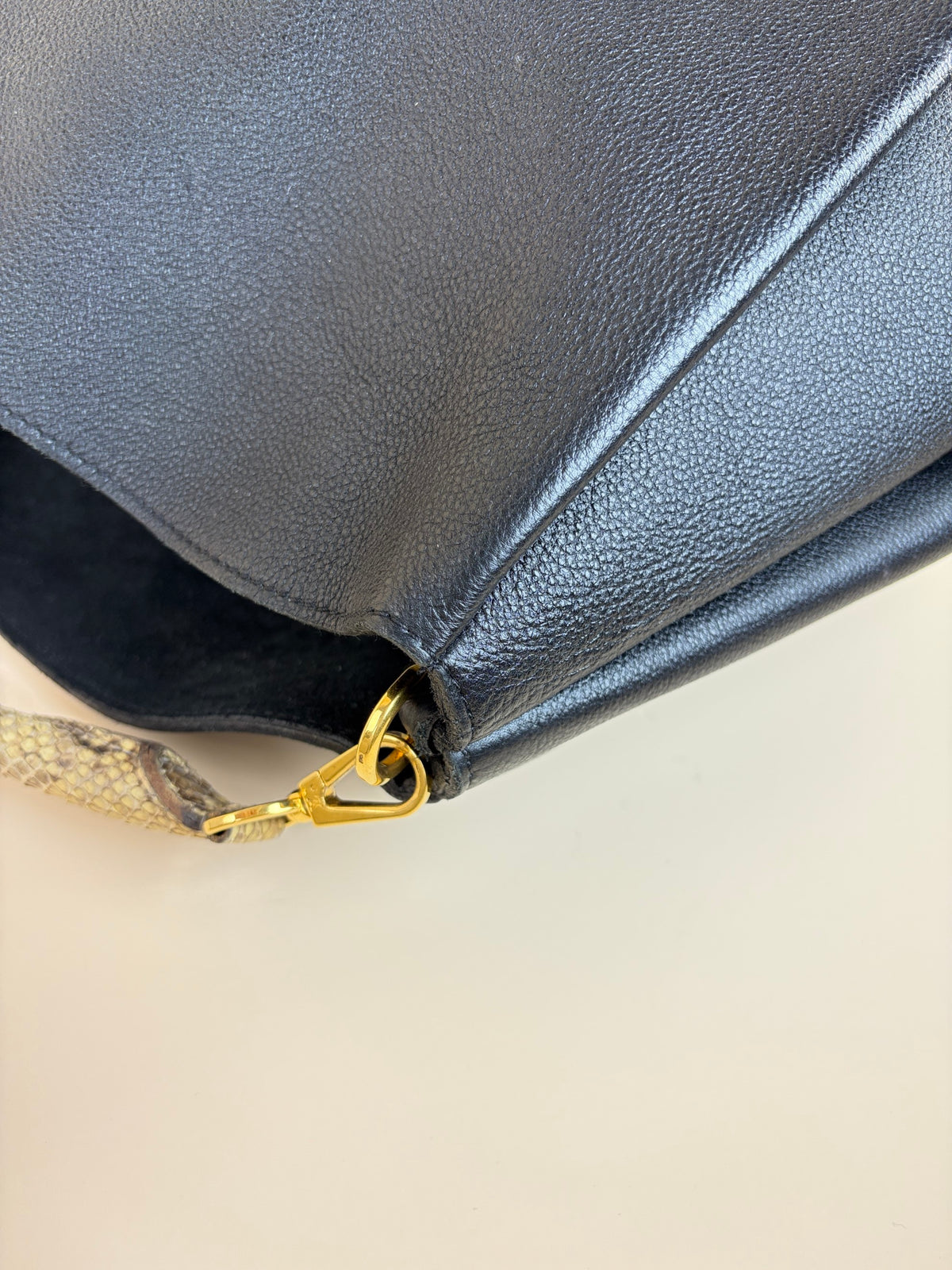 Louis vuitton black leather babylone mm bag