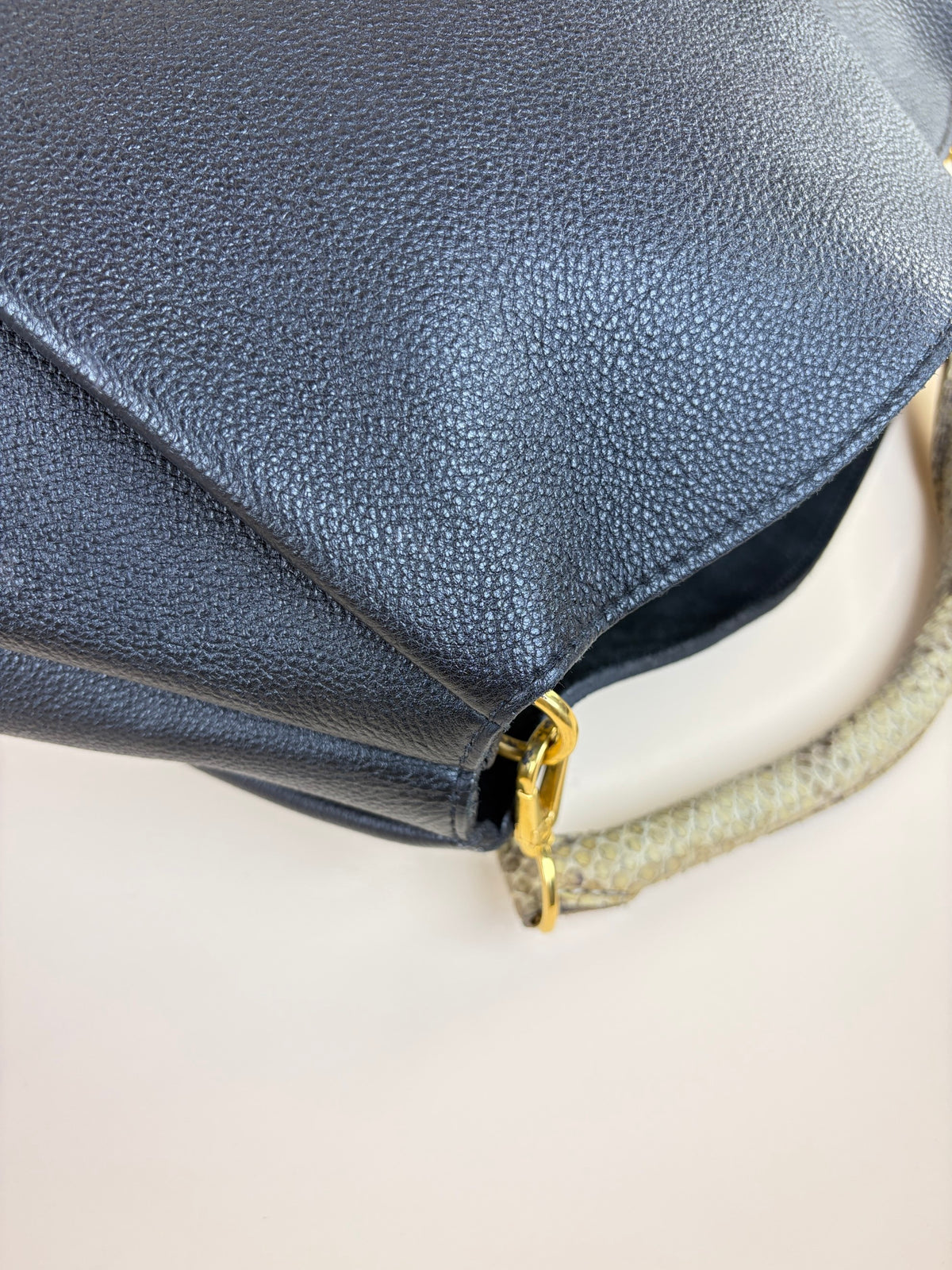 Louis vuitton black leather babylone mm bag
