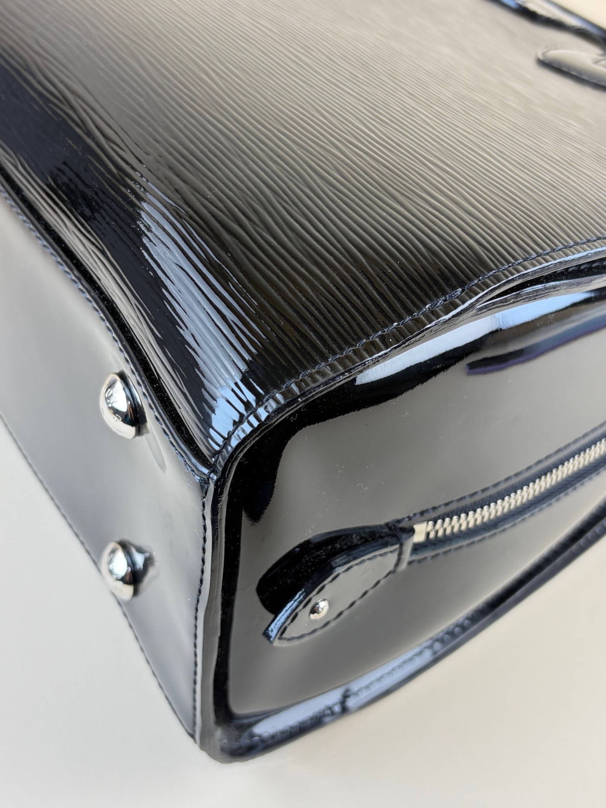 Louis Vuitton black electric epi leather punt- Neuf GM Tote Bag