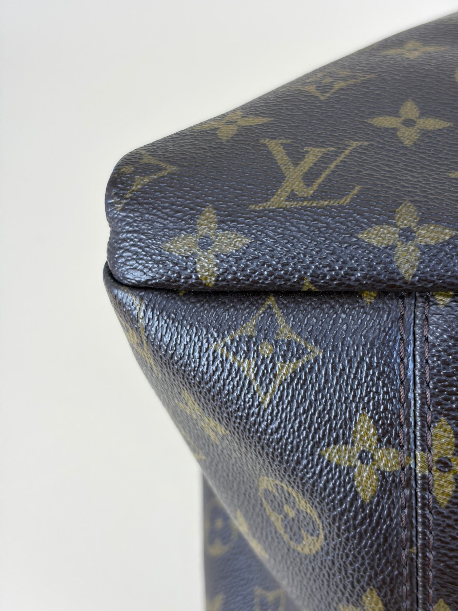 Louis Vuitton monogram canvas artsy mm shoulder bag
