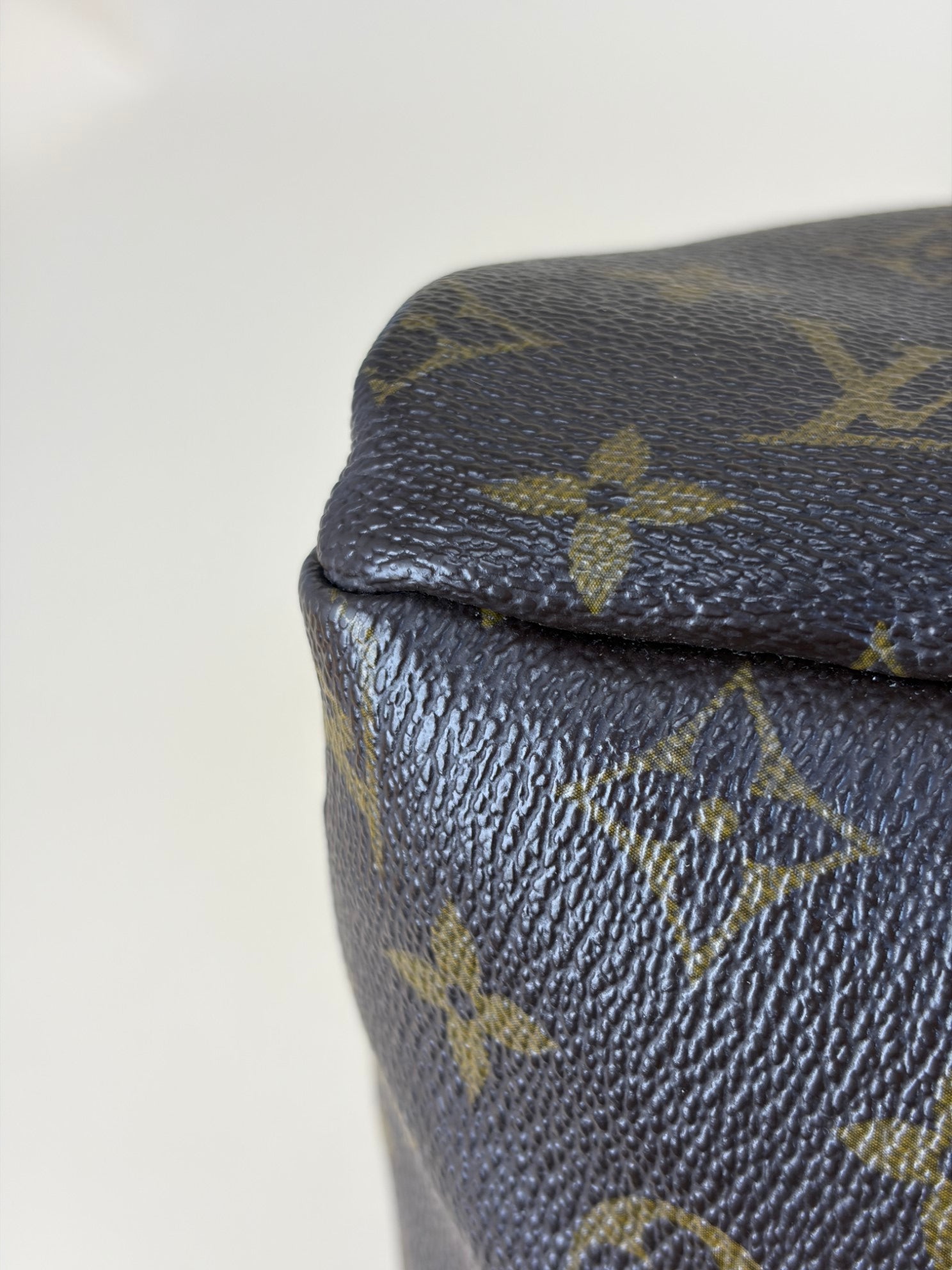 Louis Vuitton monogram canvas artsy mm shoulder bag