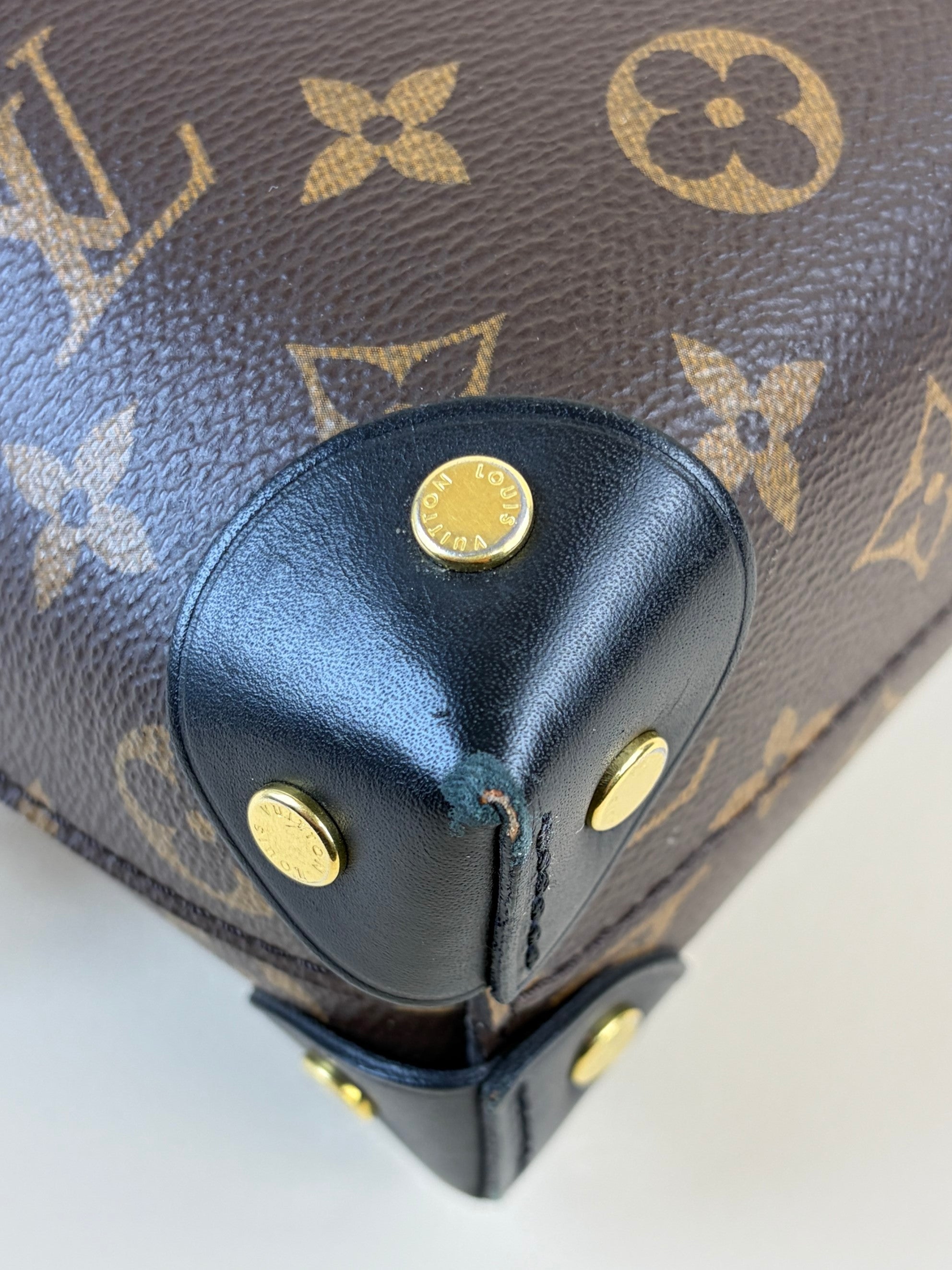 louis Vuitton monogram black petite male souple bag