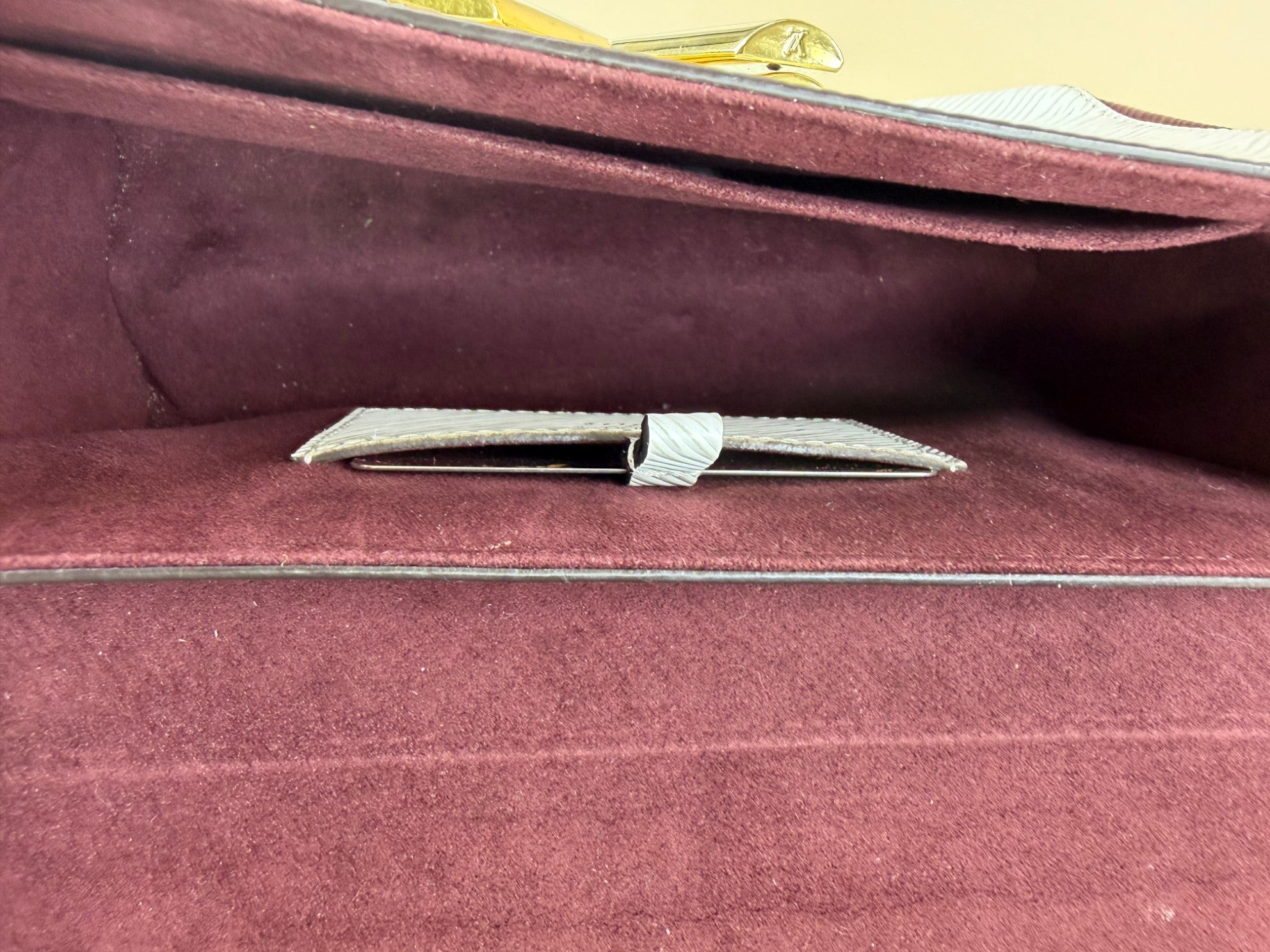 Louis Vuitton Twist epi leather MM Bag