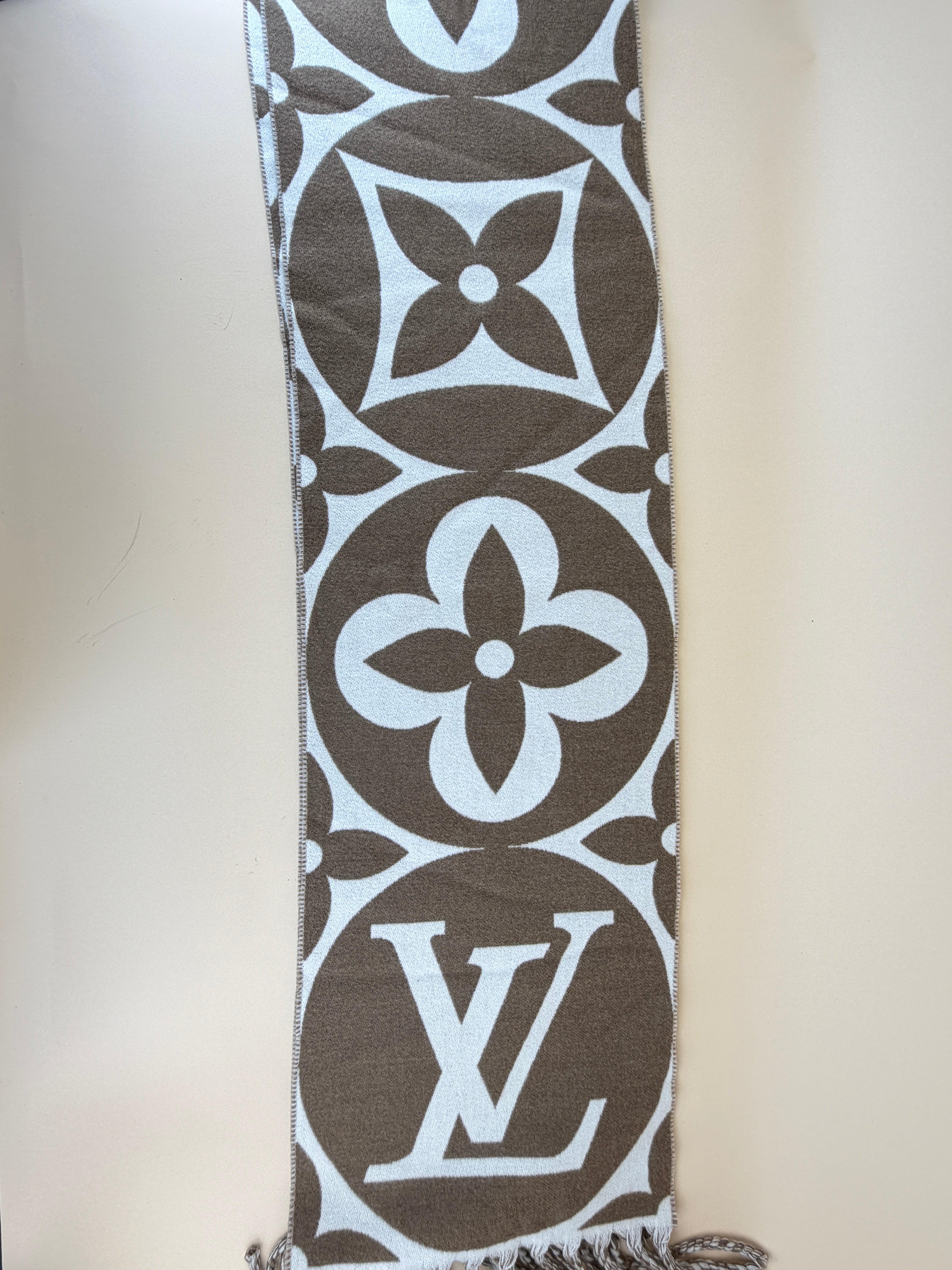 Louis Vuitton Marron Clair Medallion Wool Scarf