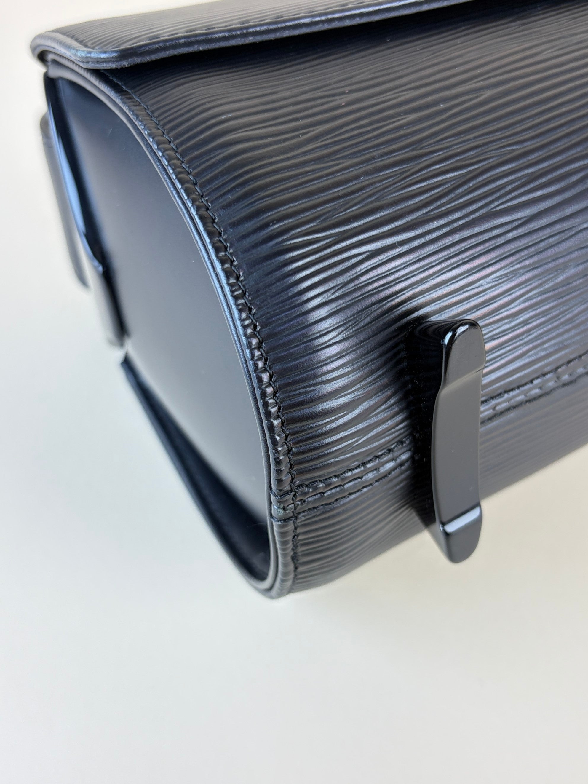 louis Vuitton black epi leather nocturne pm