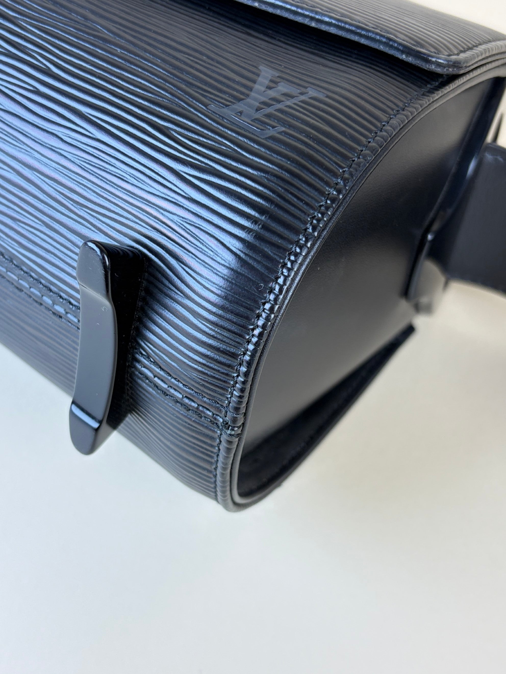 louis Vuitton black epi leather nocturne pm