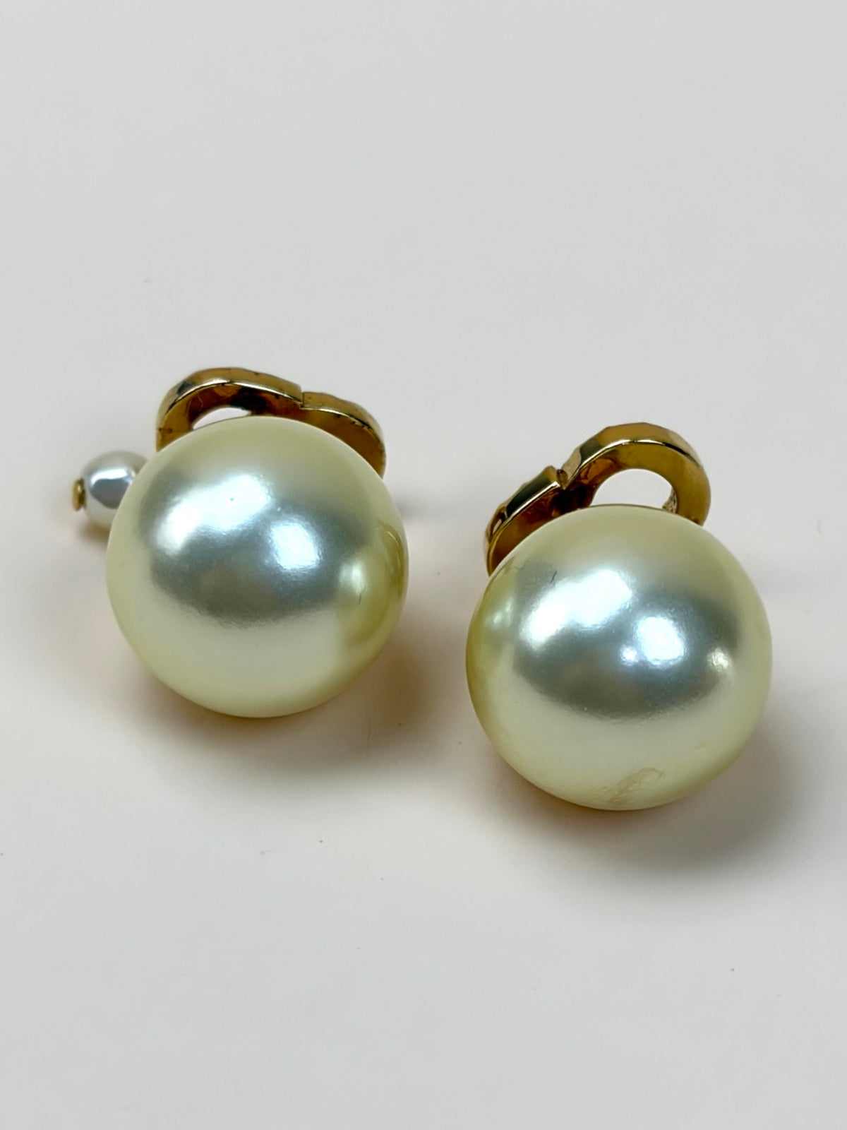 Christian Dior White Tribales Pearl Earrings