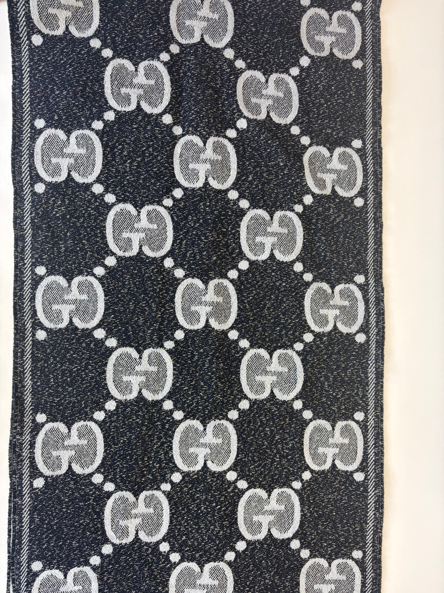 GUCCI gg jacquard wool scarf black& beige