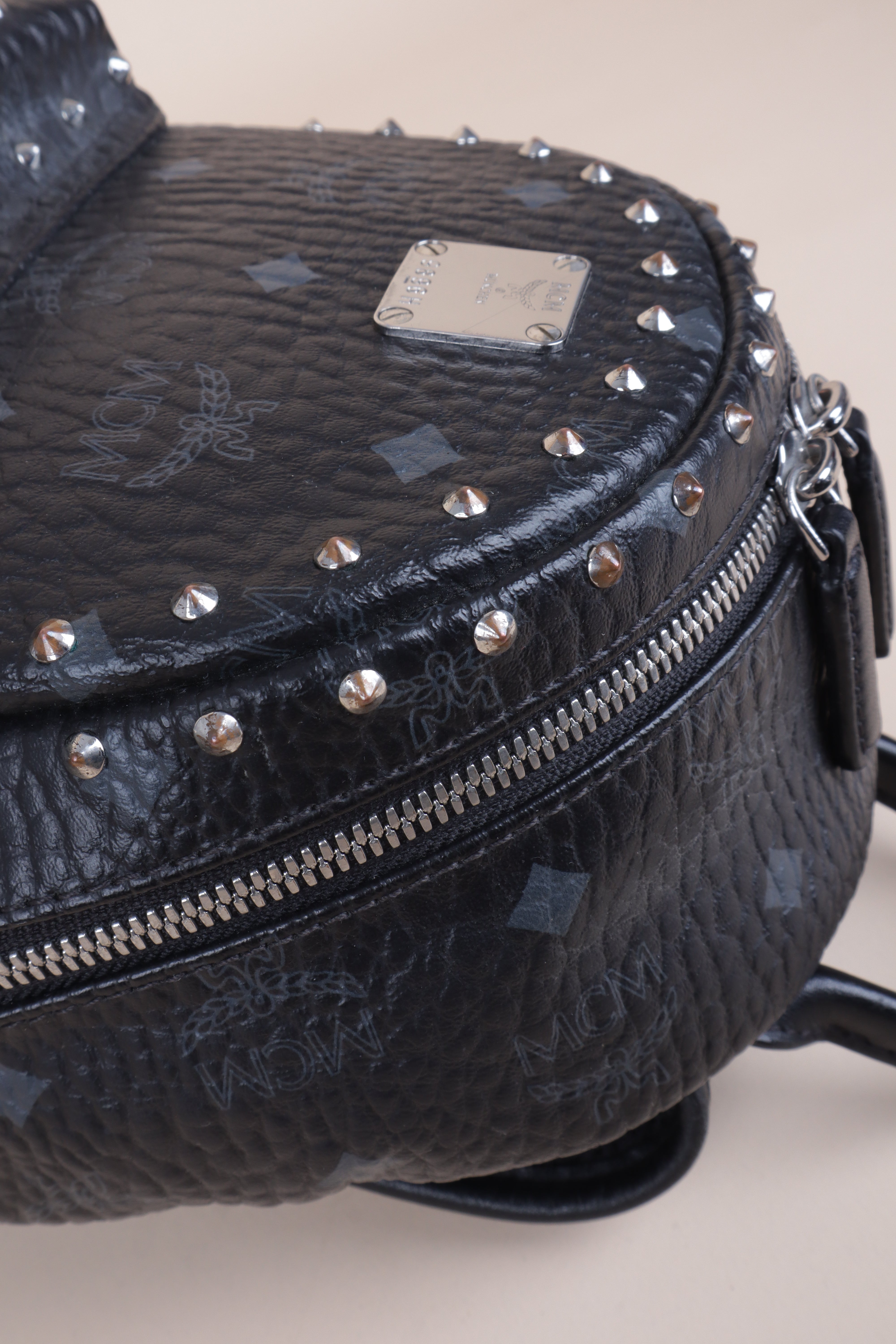 MCM mini vies to stark black