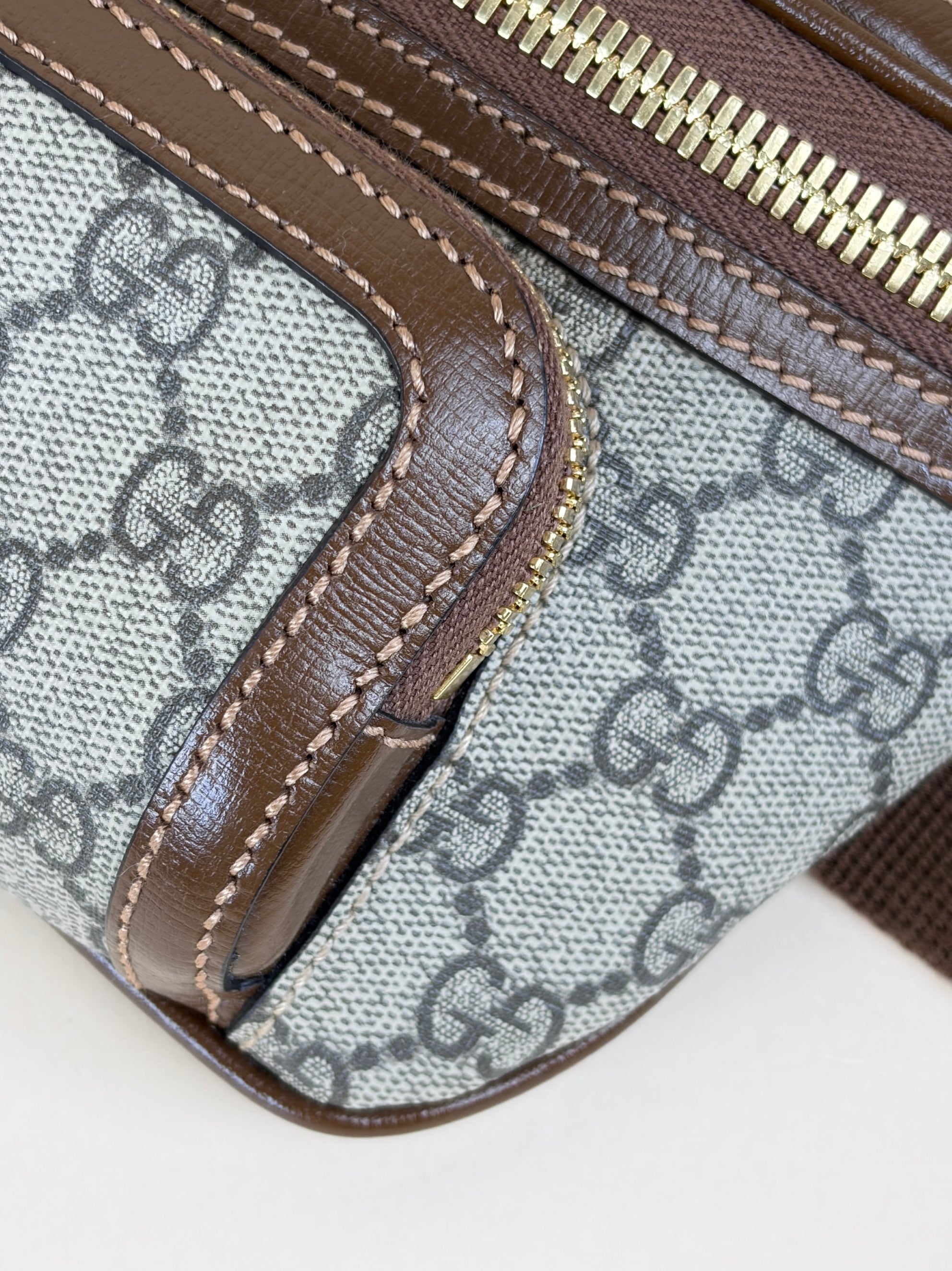 Gucci beige ebony gg supreme monogram brown calfskin interlocking g belt bag