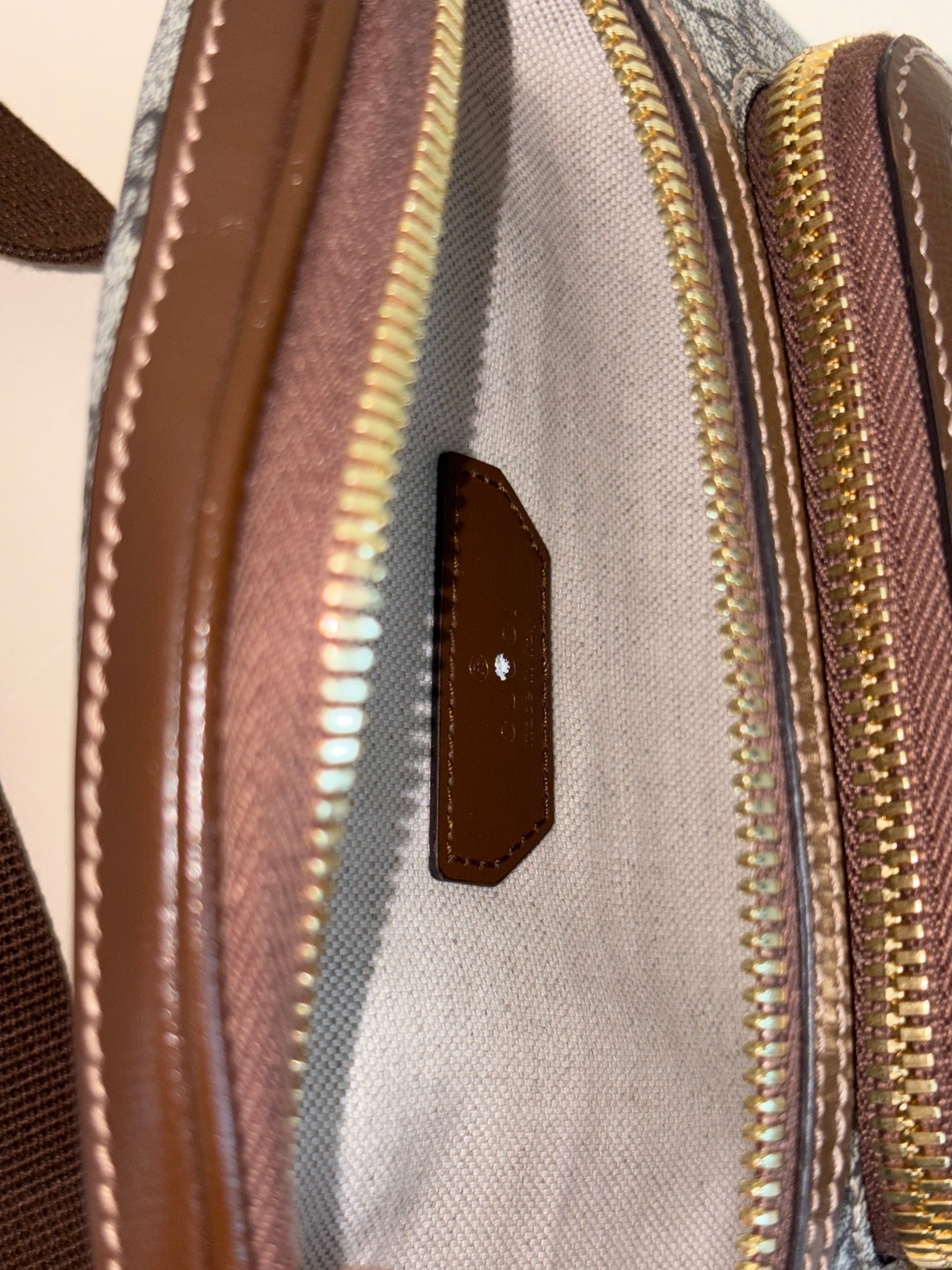 Gucci beige ebony gg supreme monogram brown calfskin interlocking g belt bag