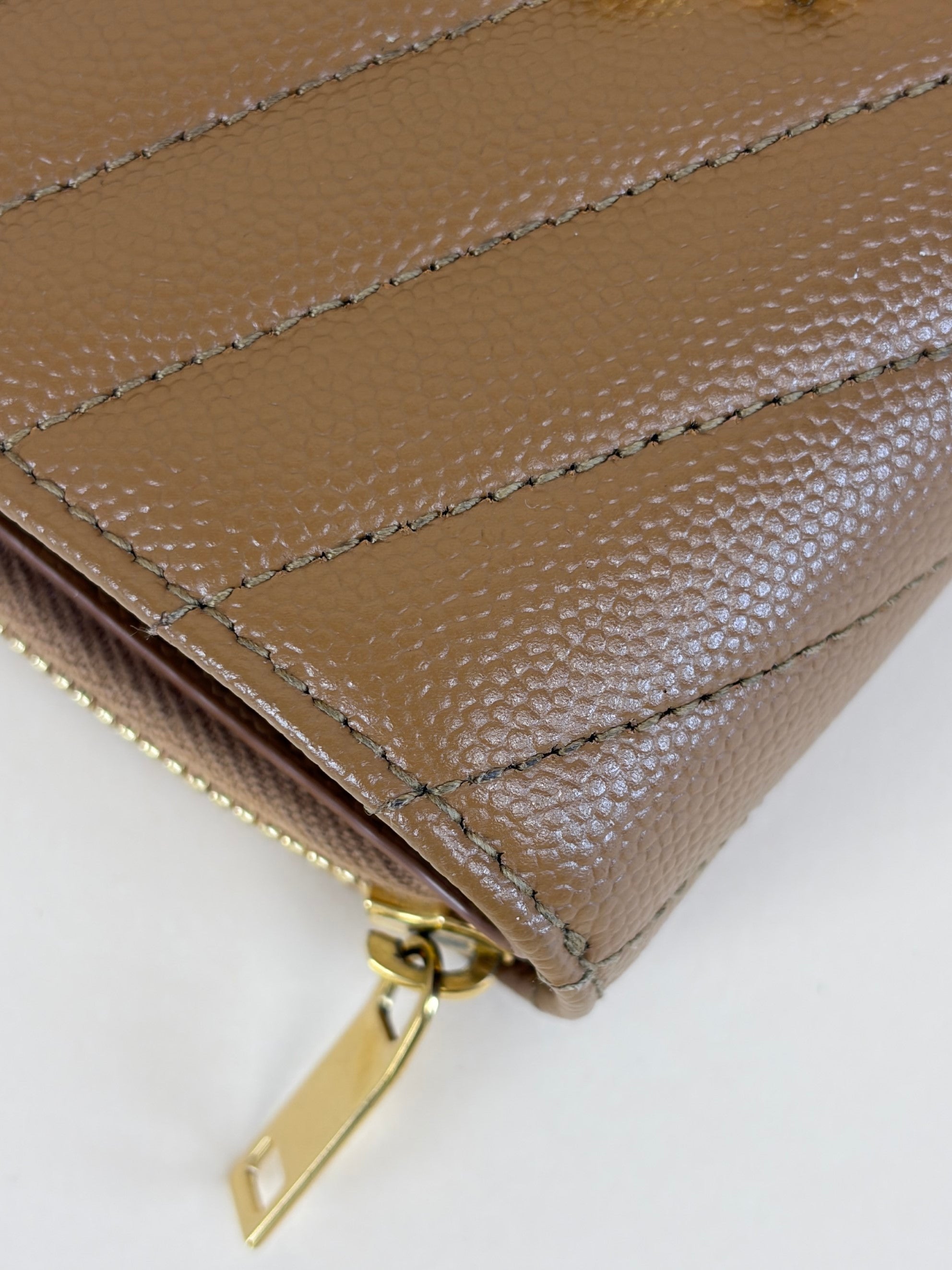 ysl caramel cognac Cassandre matelassé compact zip arroudre wallet