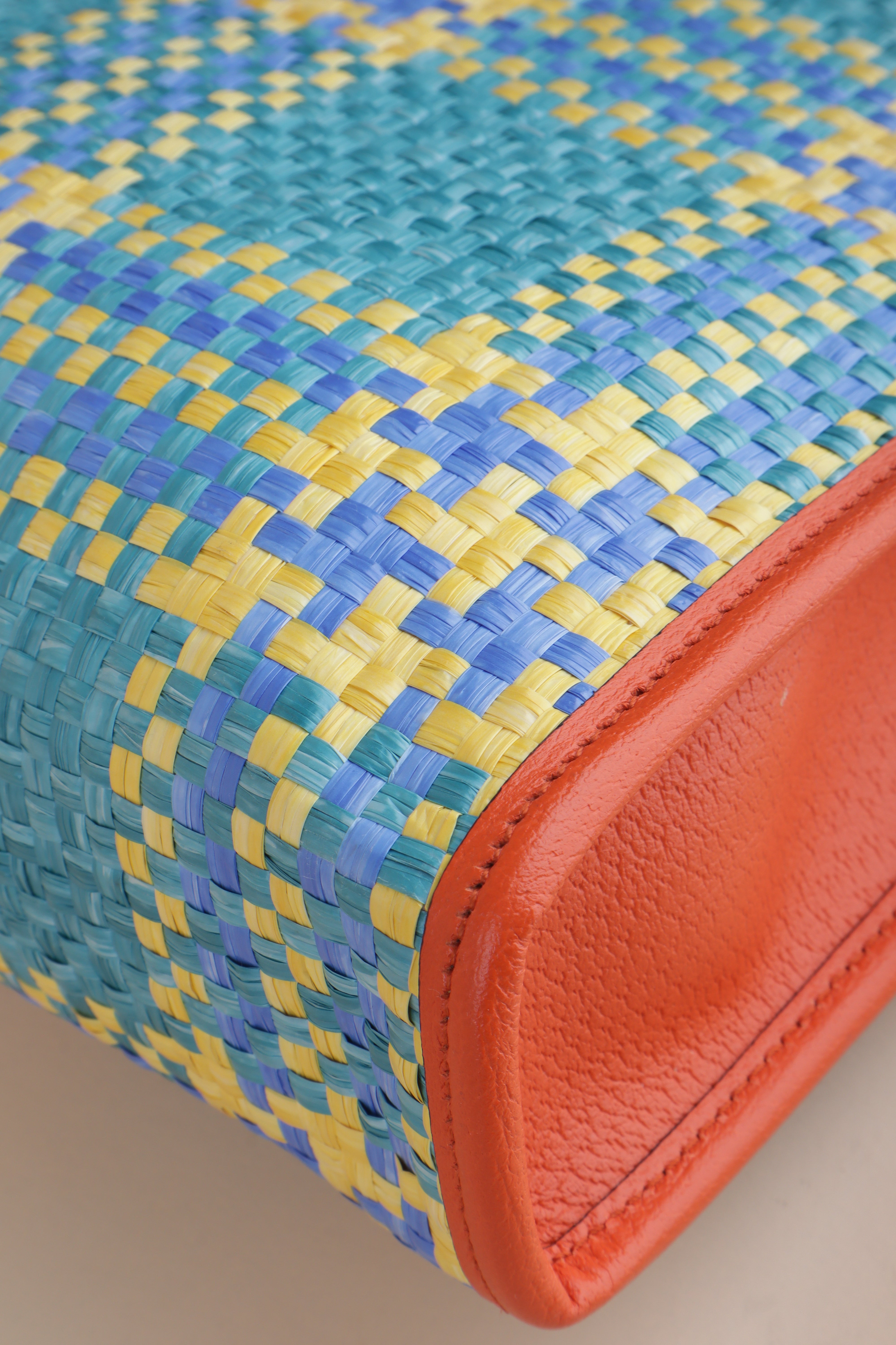 GUCCI Miami raffia sequins beauty case