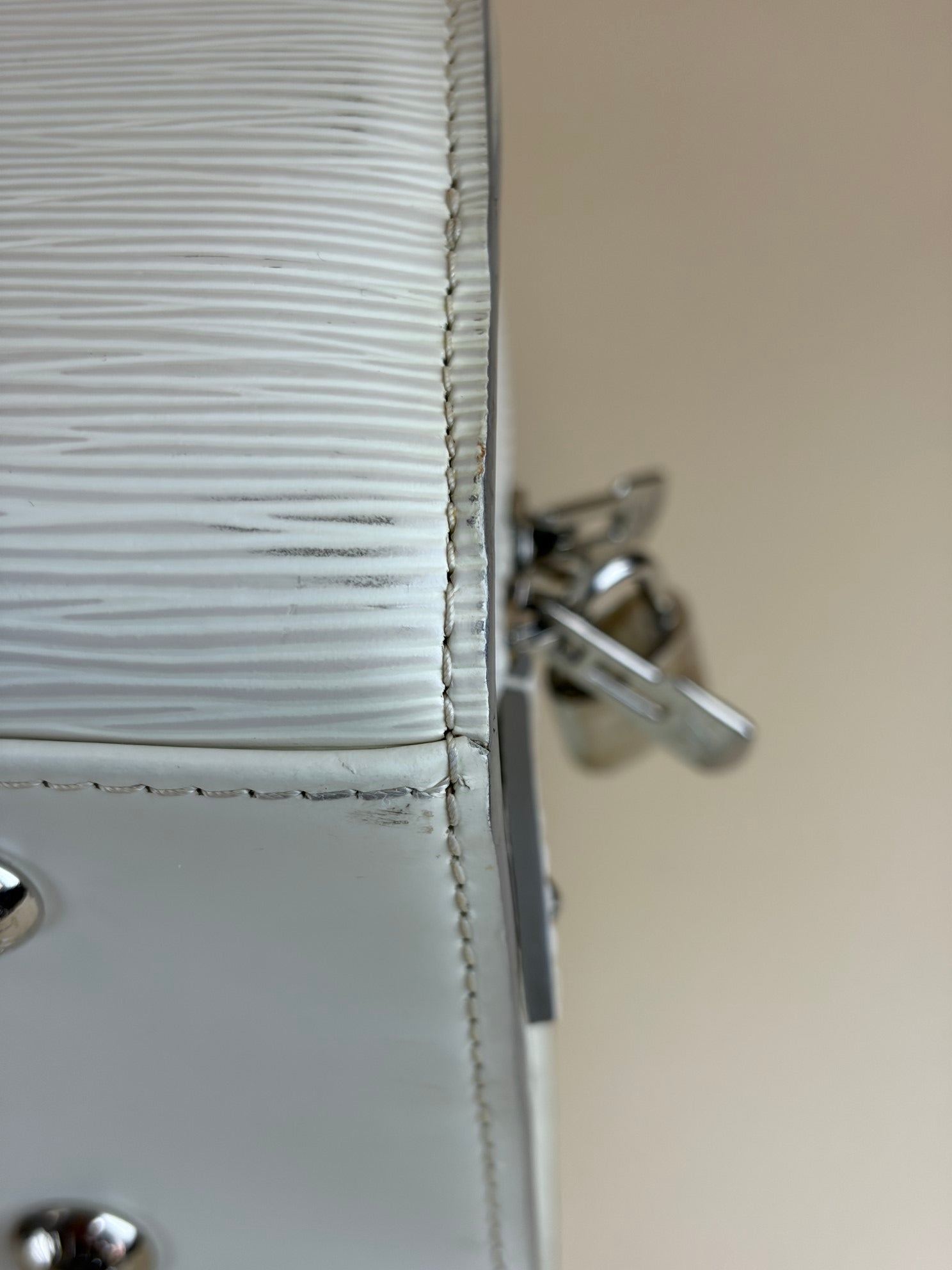 Louis Vuitton White Neuf GM Tote Bag