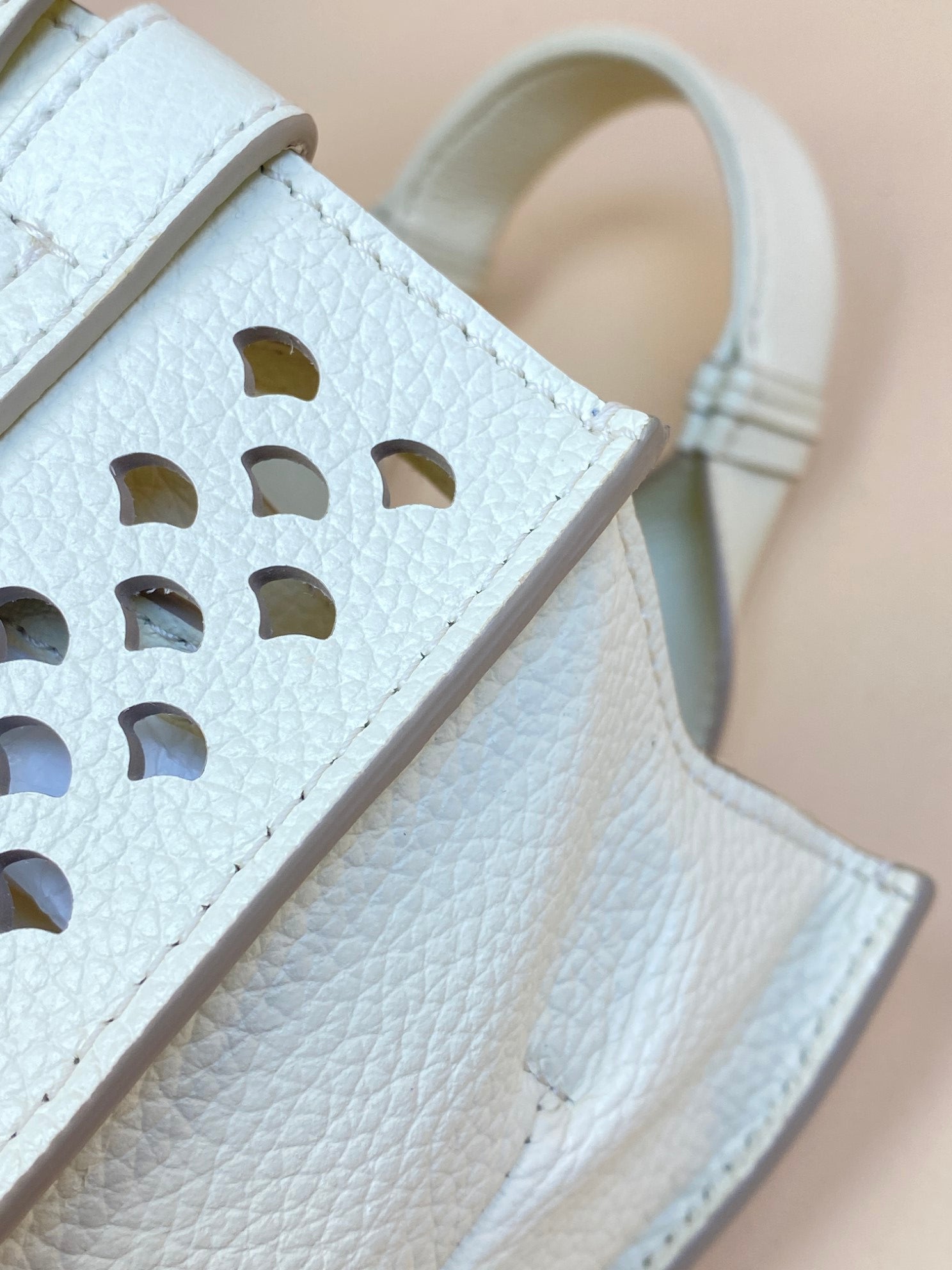 CHLOE woody cut off leather misty ivory small