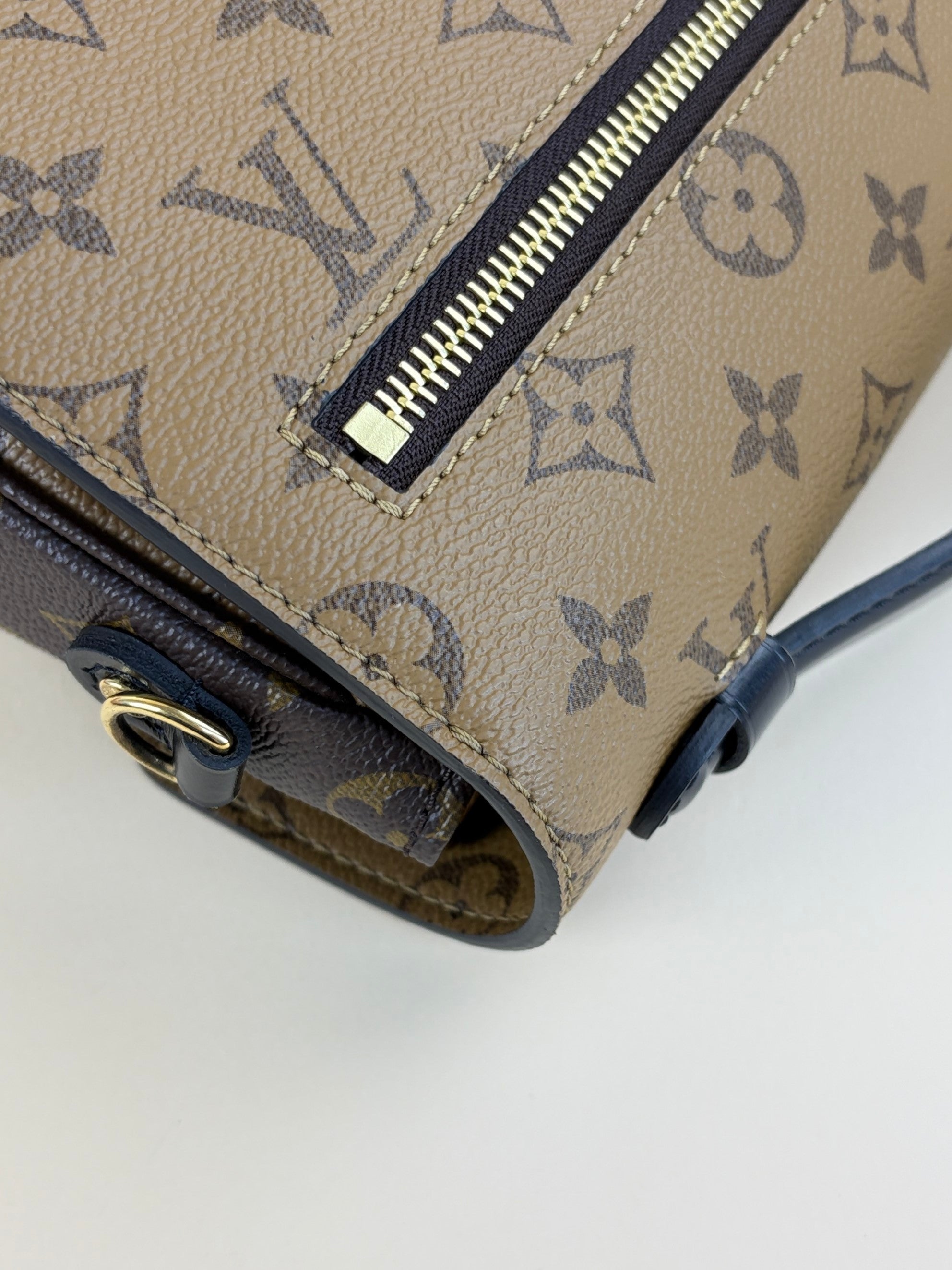 Louis Vuitton Monogram reverse canvas pochette Metis