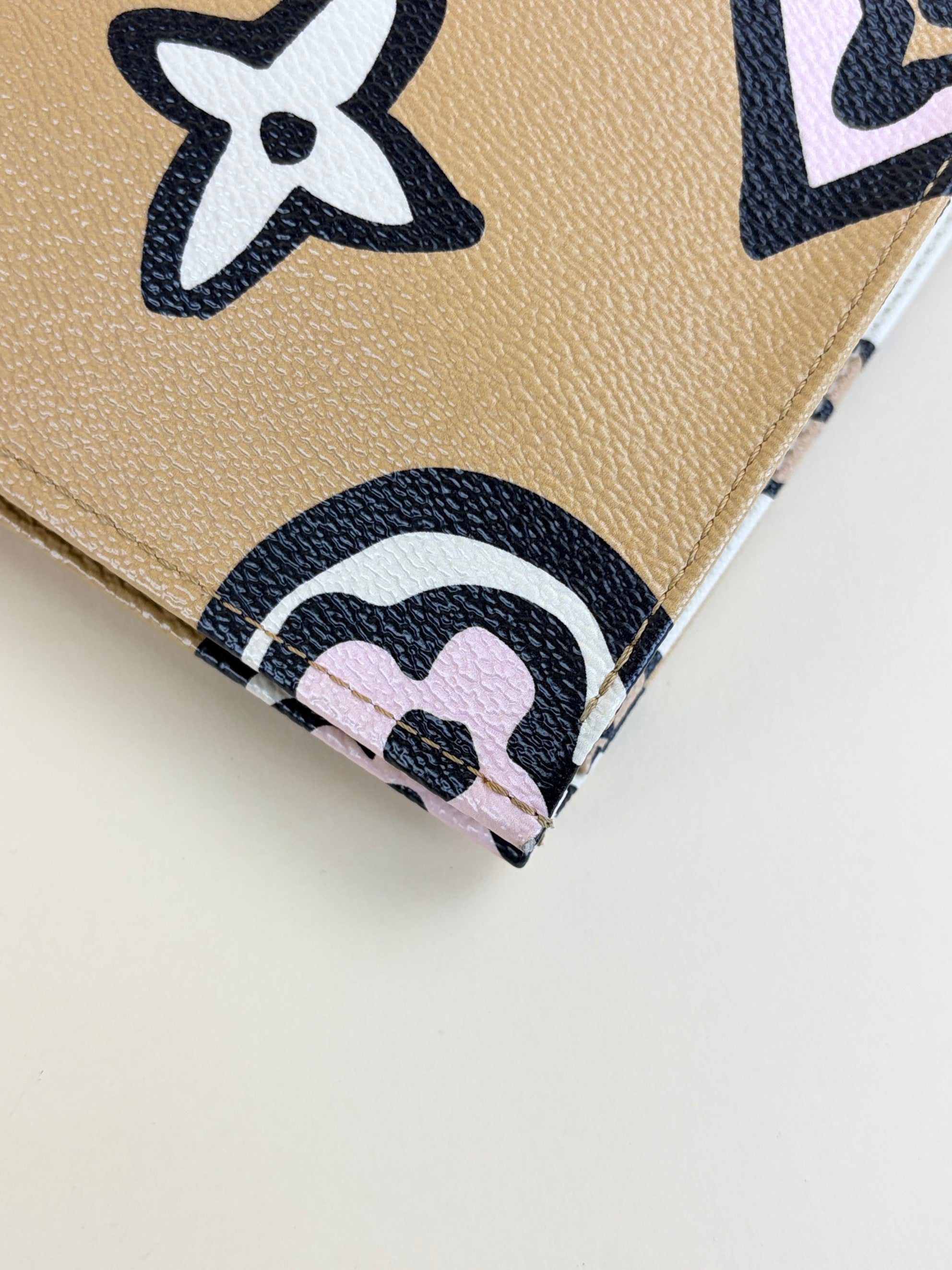 louis Vuitton Arizona monogram giant wildat heart toiletry pouch26