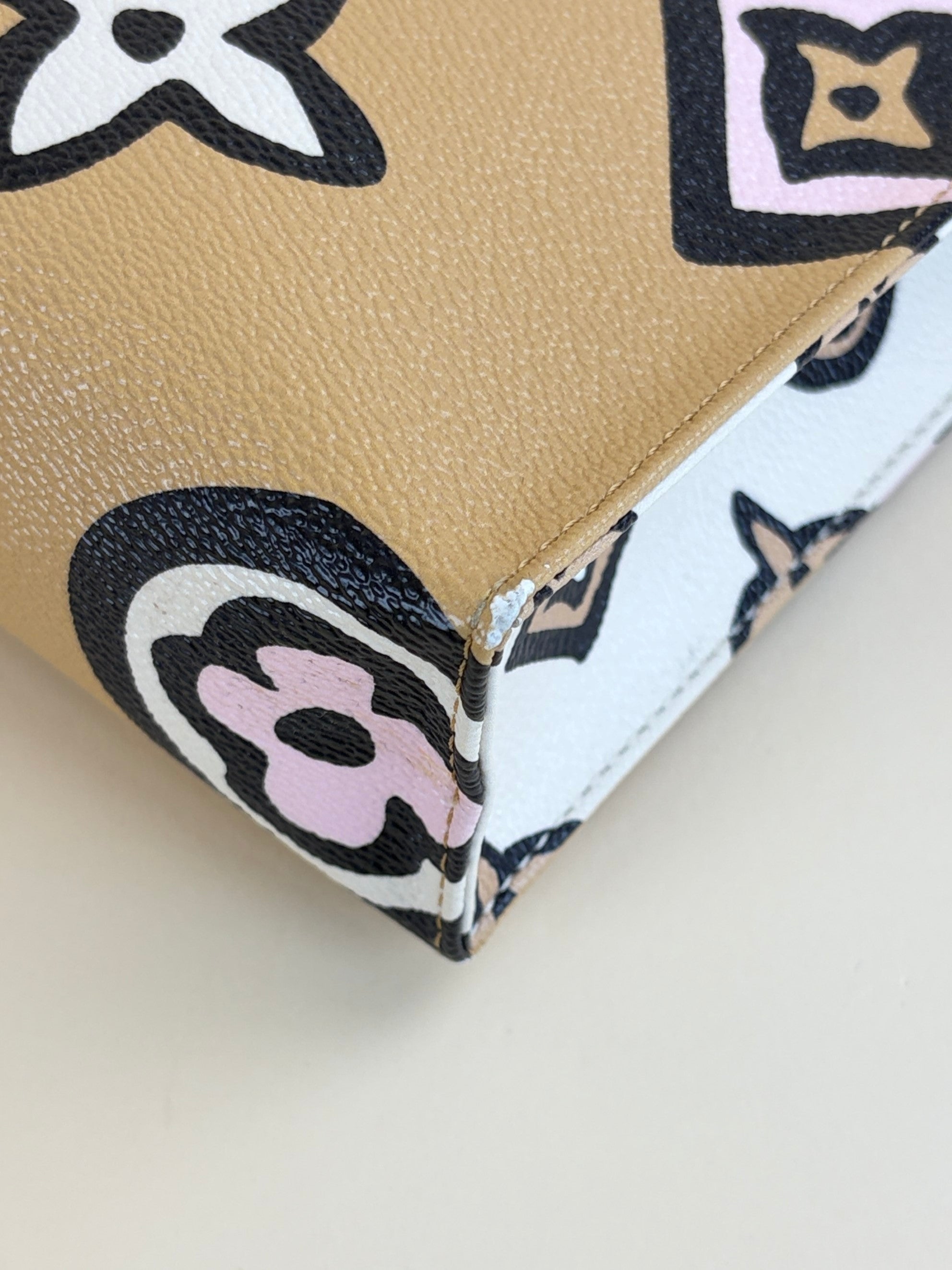louis Vuitton Arizona monogram giant wildat heart toiletry pouch26