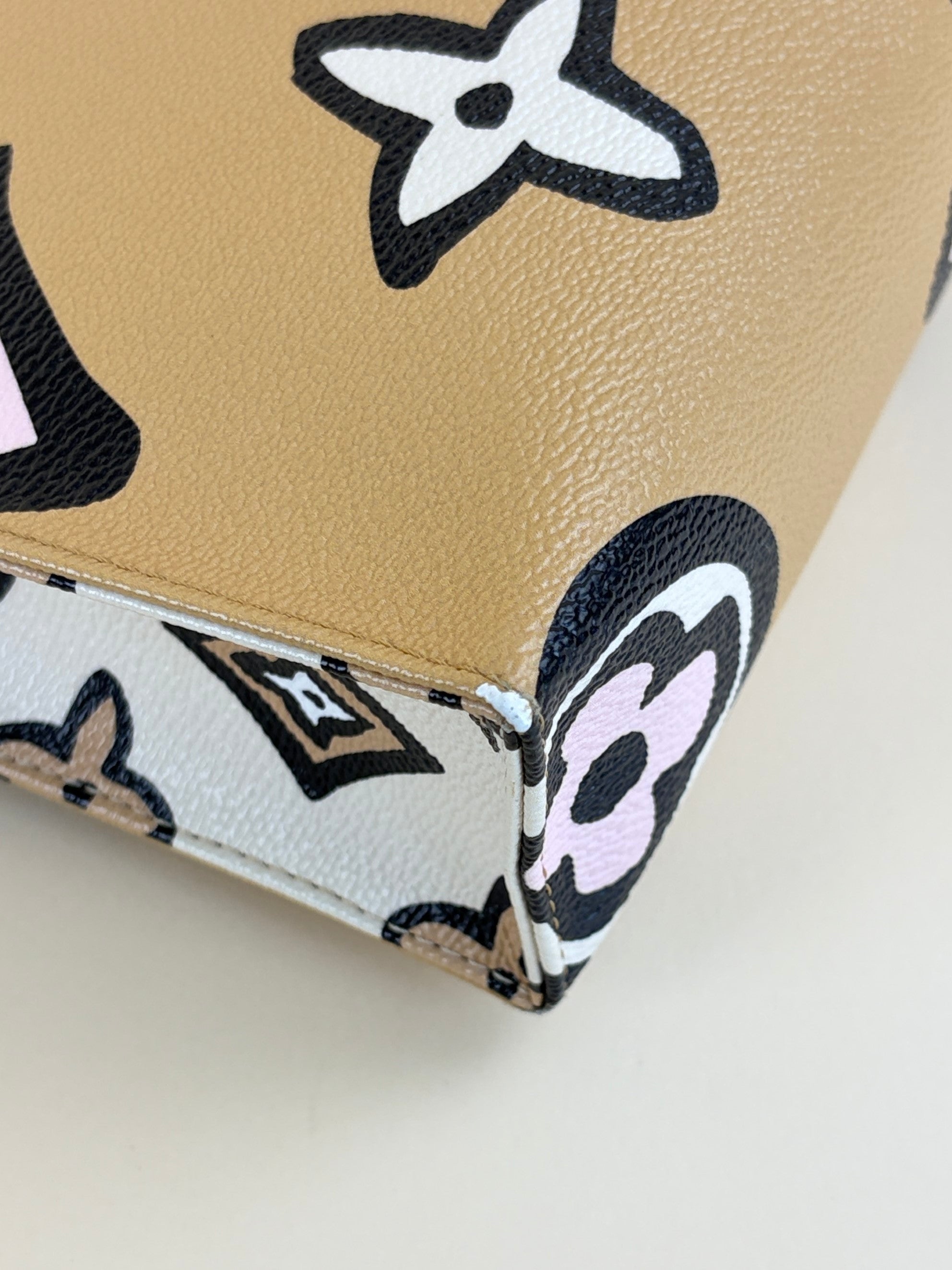 louis Vuitton Arizona monogram giant wildat heart toiletry pouch26