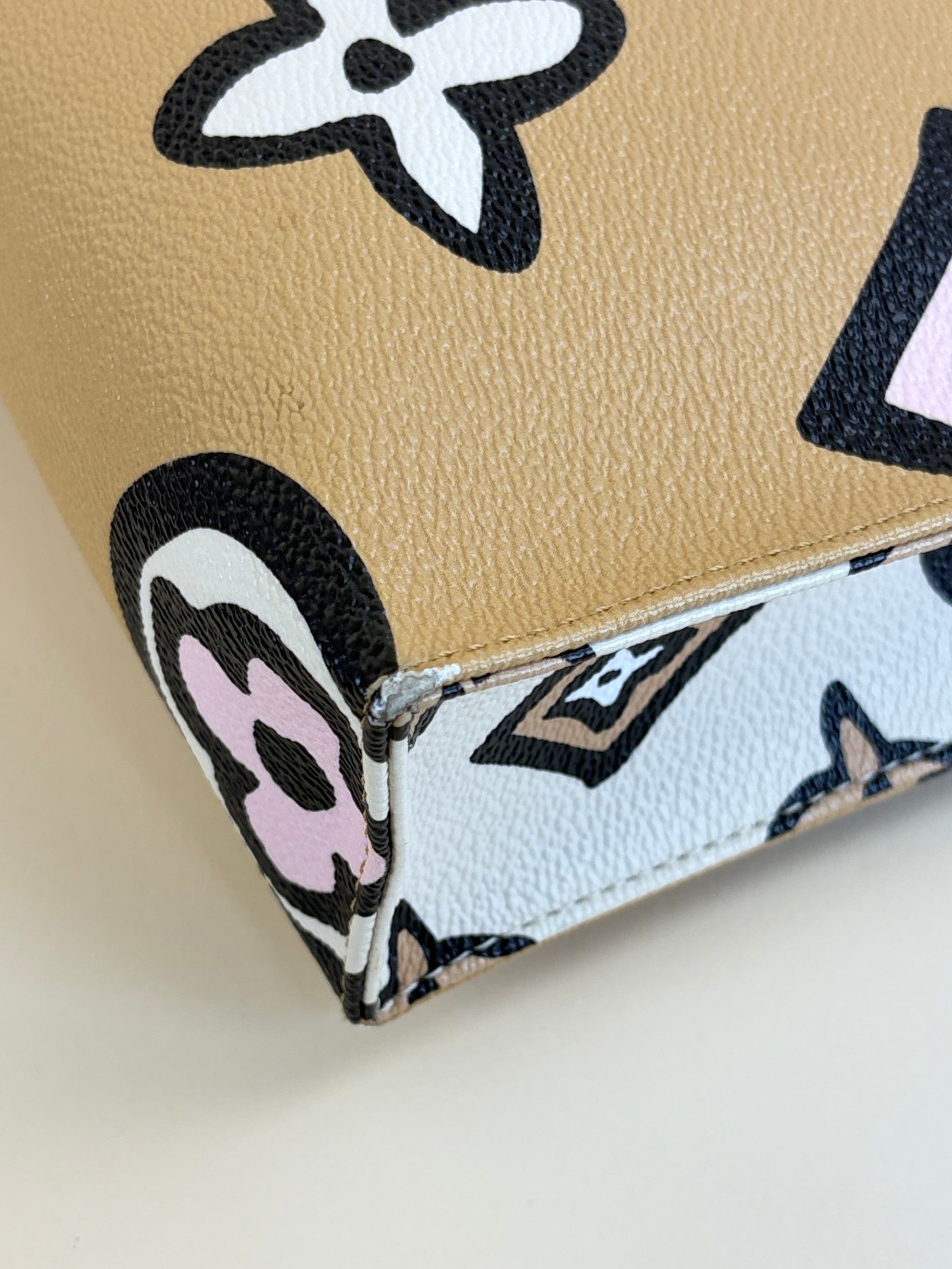louis Vuitton Arizona monogram giant wildat heart toiletry pouch26