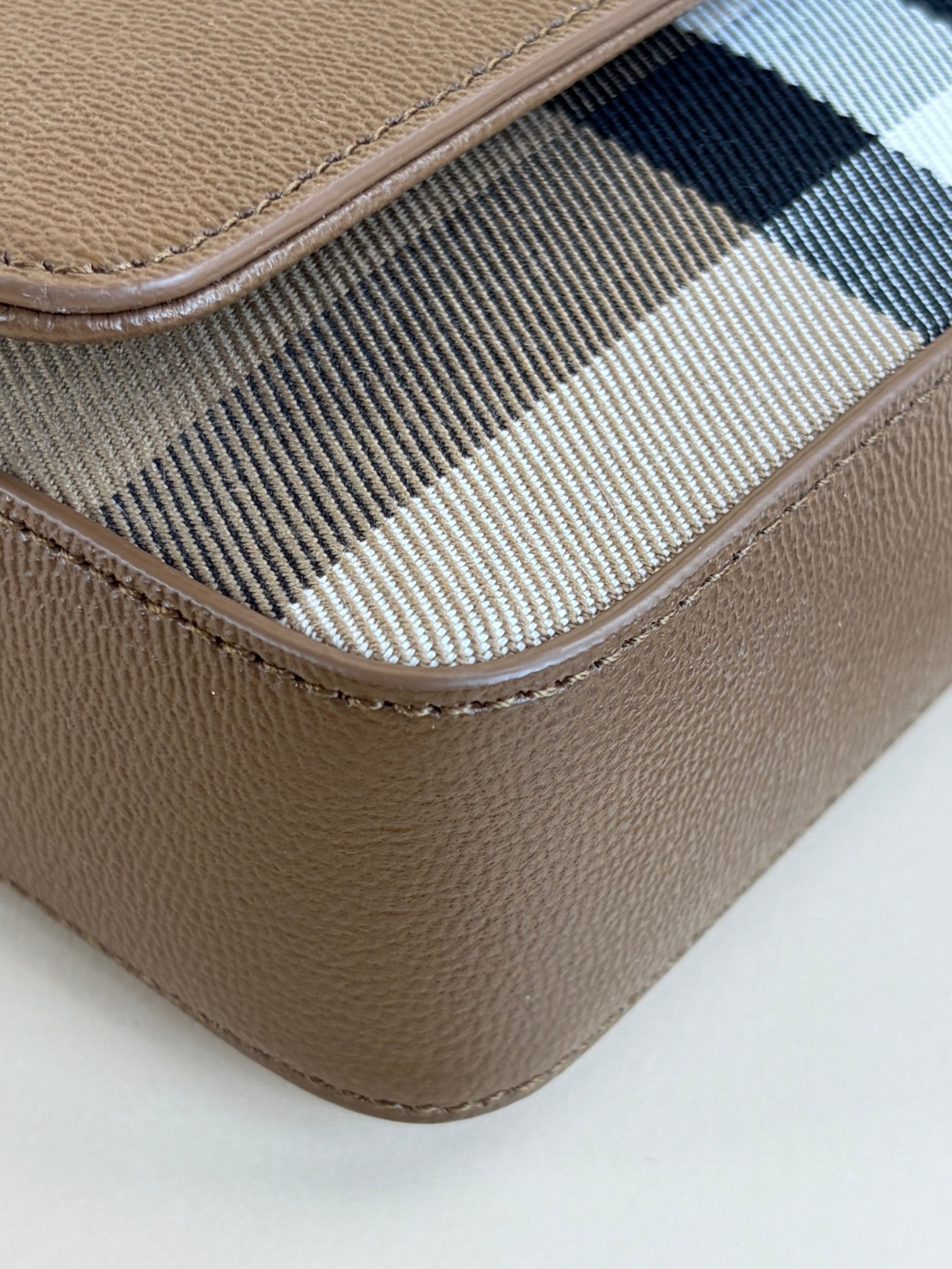 Burberry Brown grained calfskin and House Check Hampshire Bag