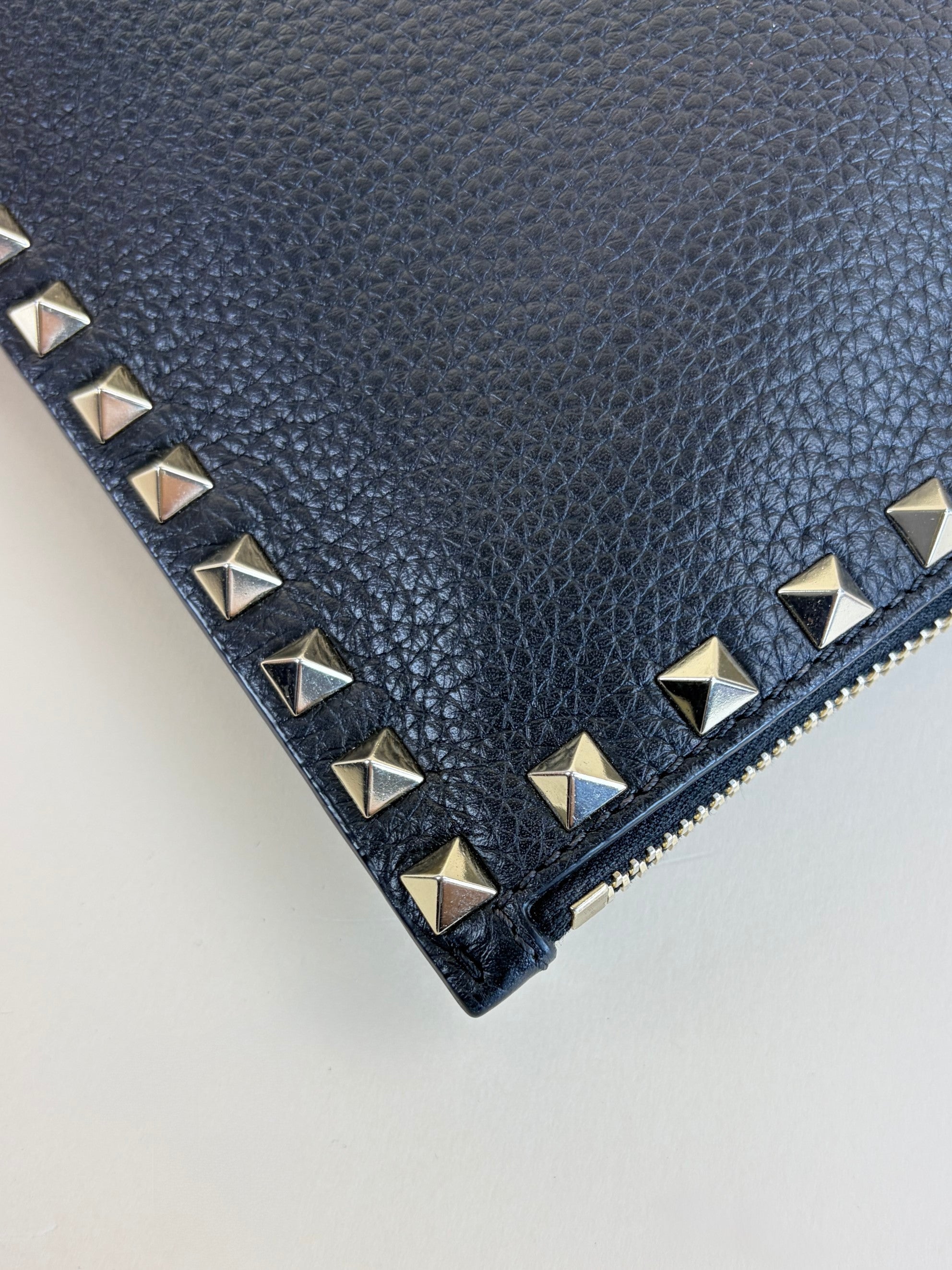 Valentino black pebbled calfskin Rock stud flat large Zipped pouch