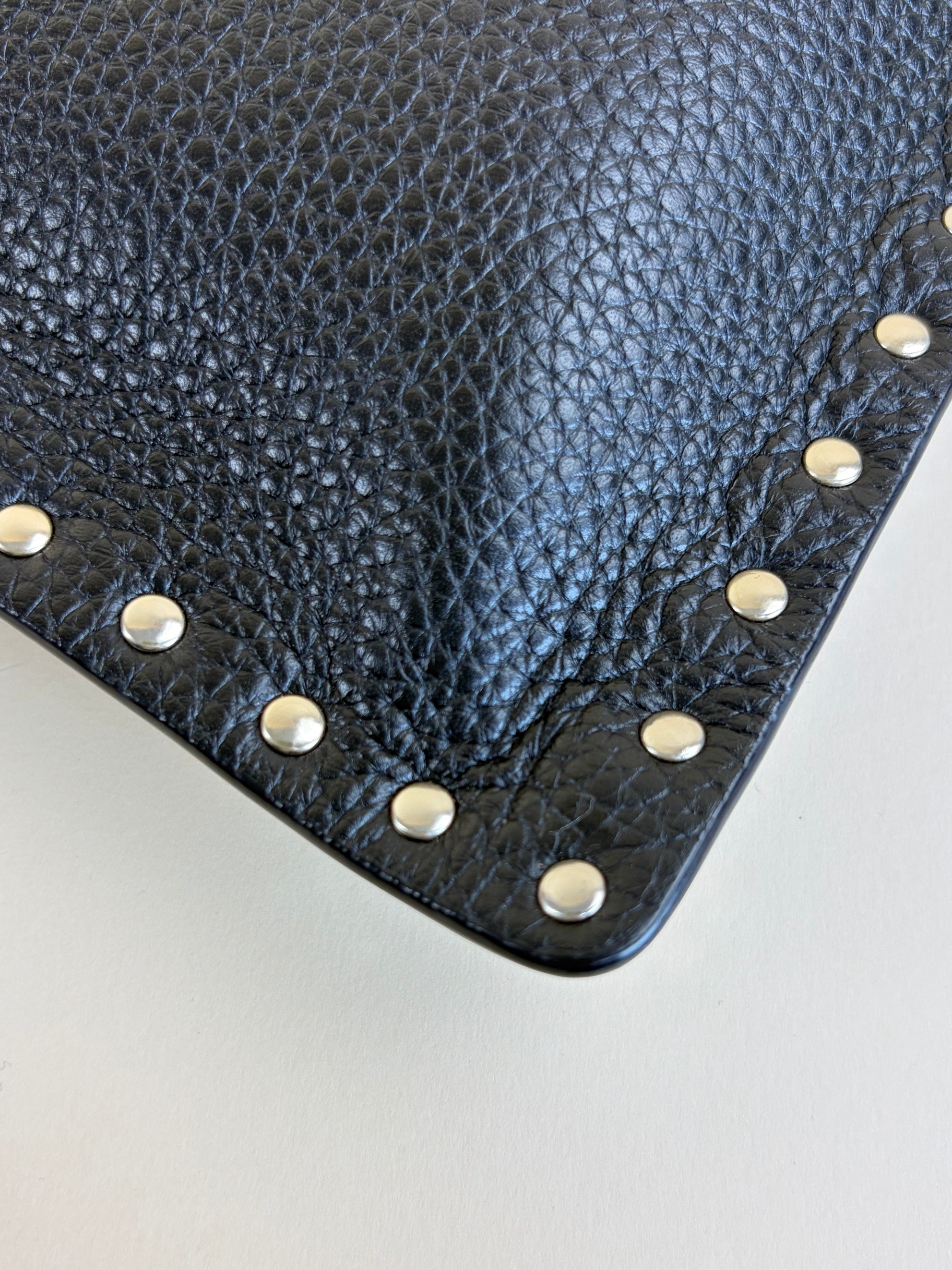 Valentino black pebbled calfskin Rock stud flat large Zipped pouch
