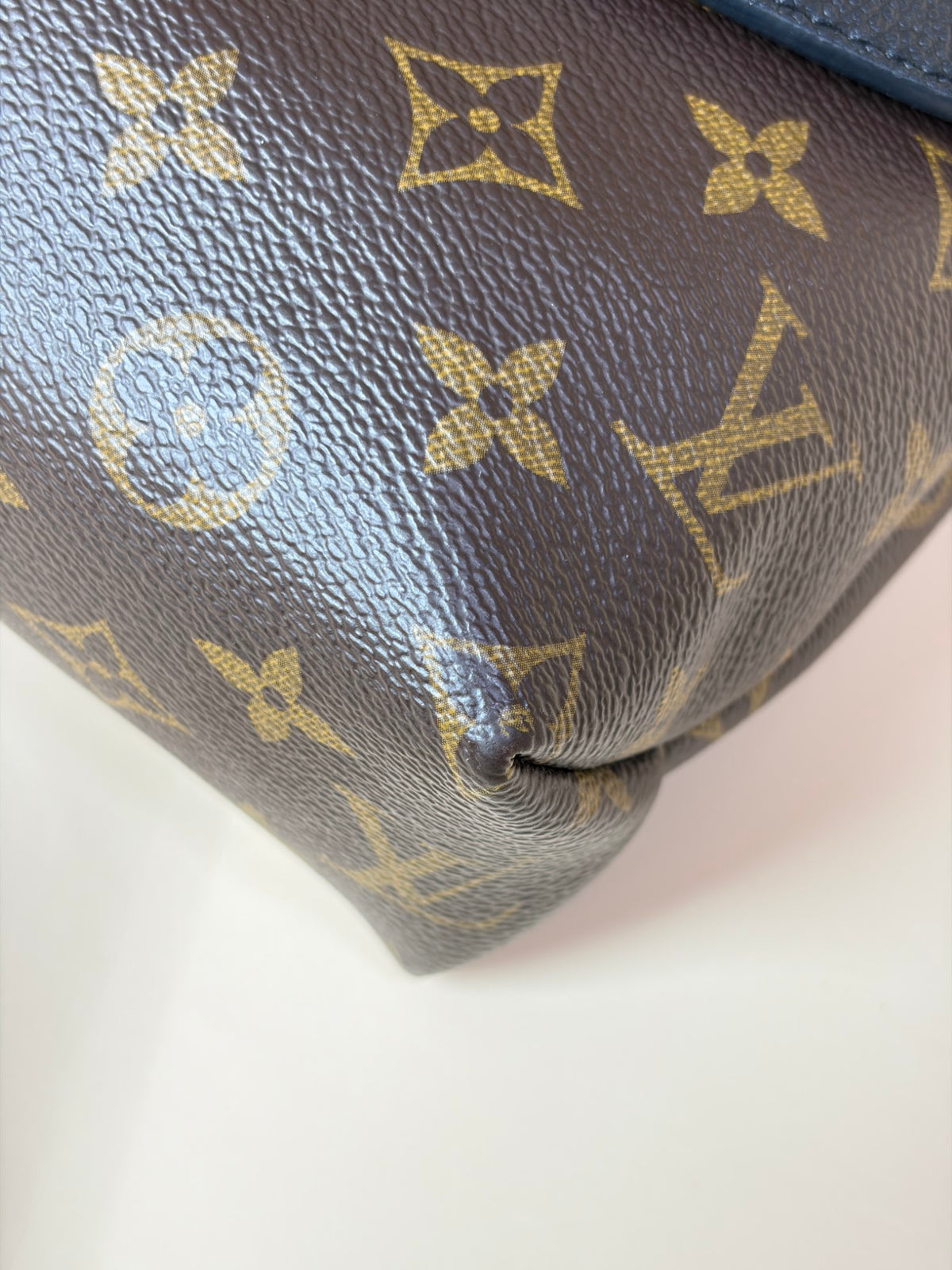 Louis Vuitton black monogram canvas saint pkacide crossbody