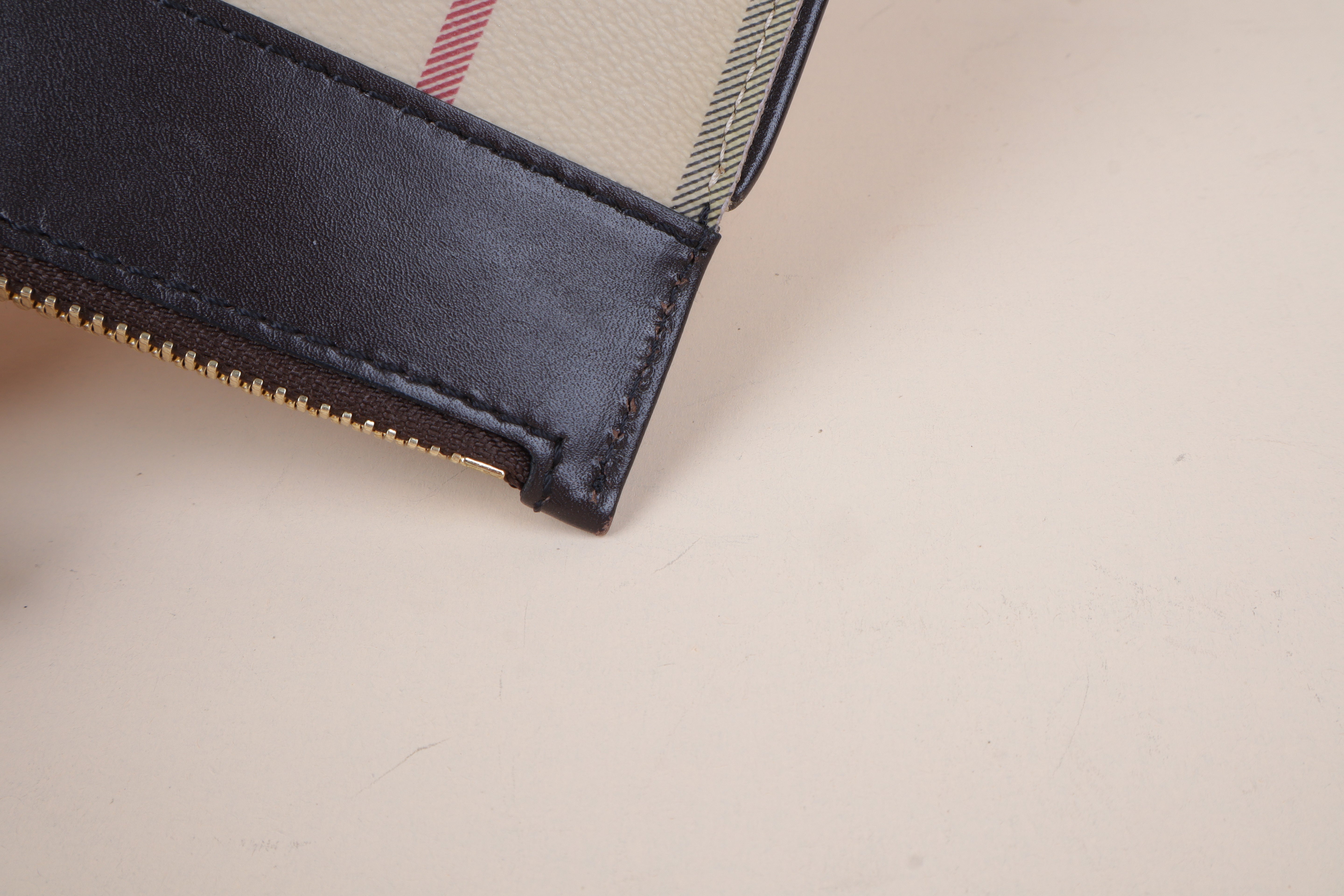 BURBERRY CLUTCH hay market wristlet