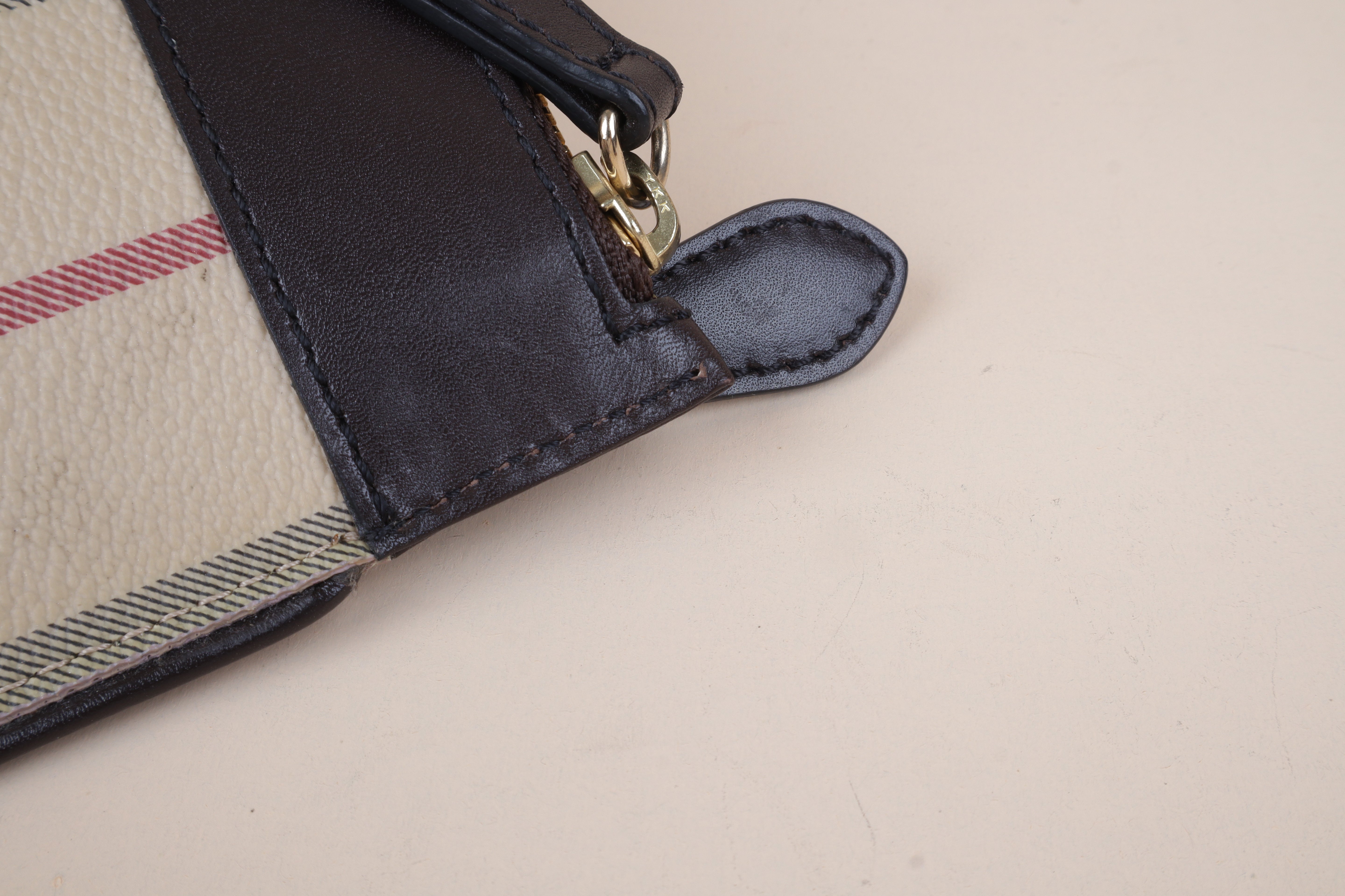 BURBERRY CLUTCH hay market wristlet