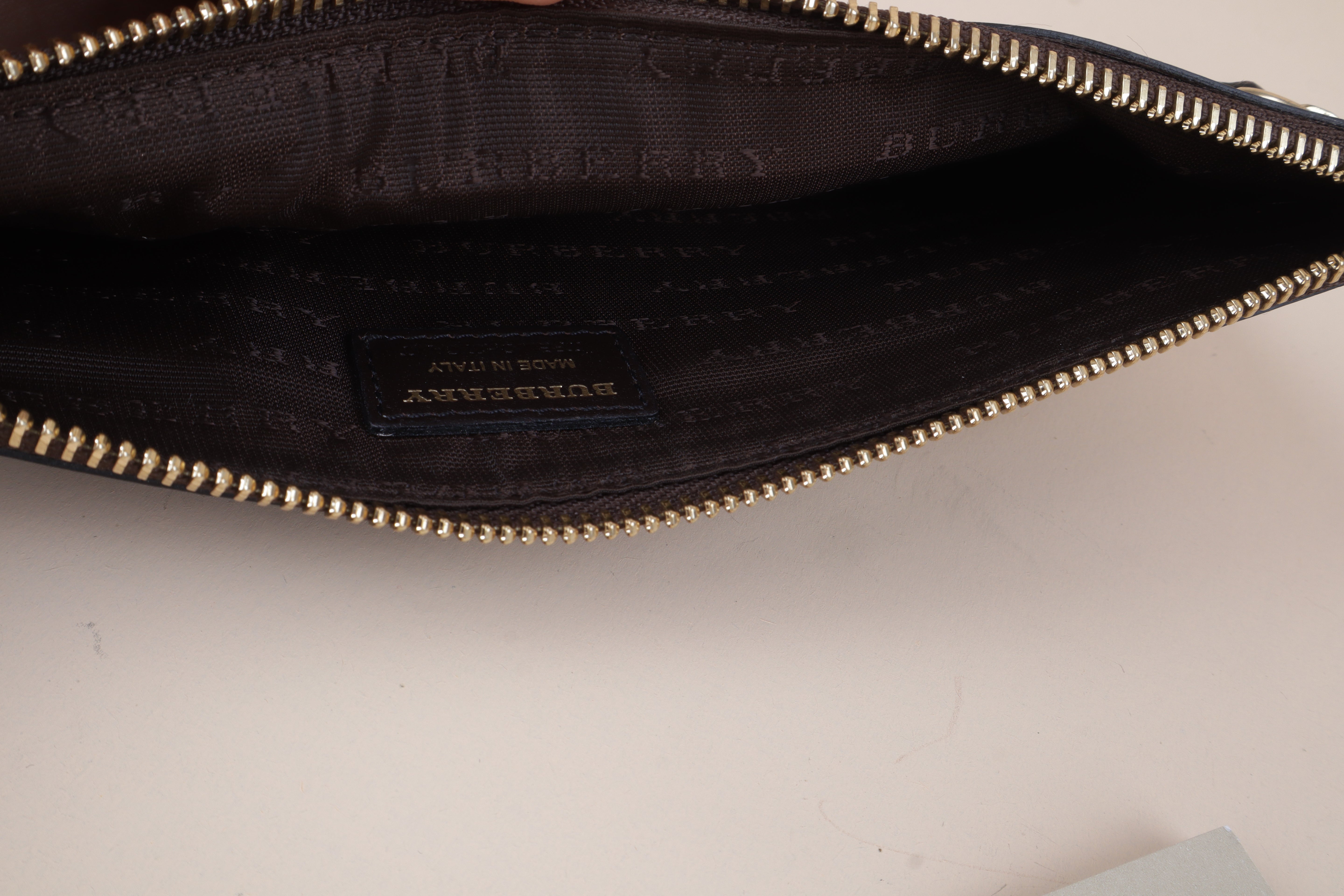 BURBERRY CLUTCH hay market wristlet