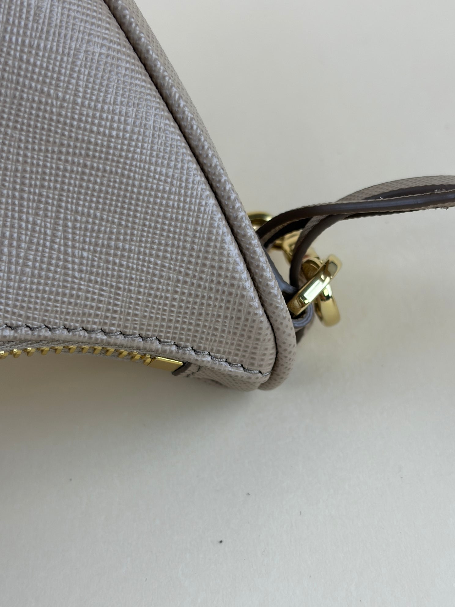 Prada beige Re Edition 2005 Bag wit