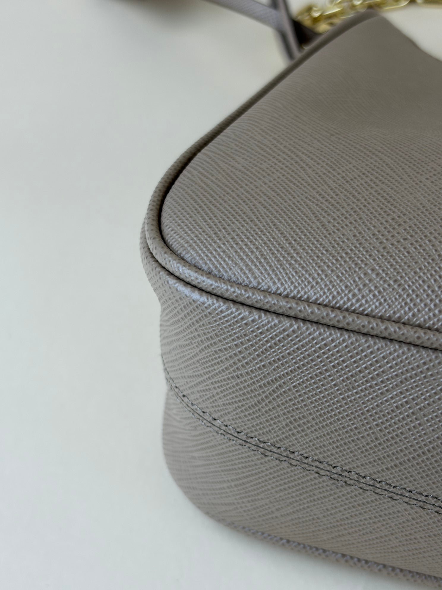 Prada beige Re Edition 2005 Bag wit