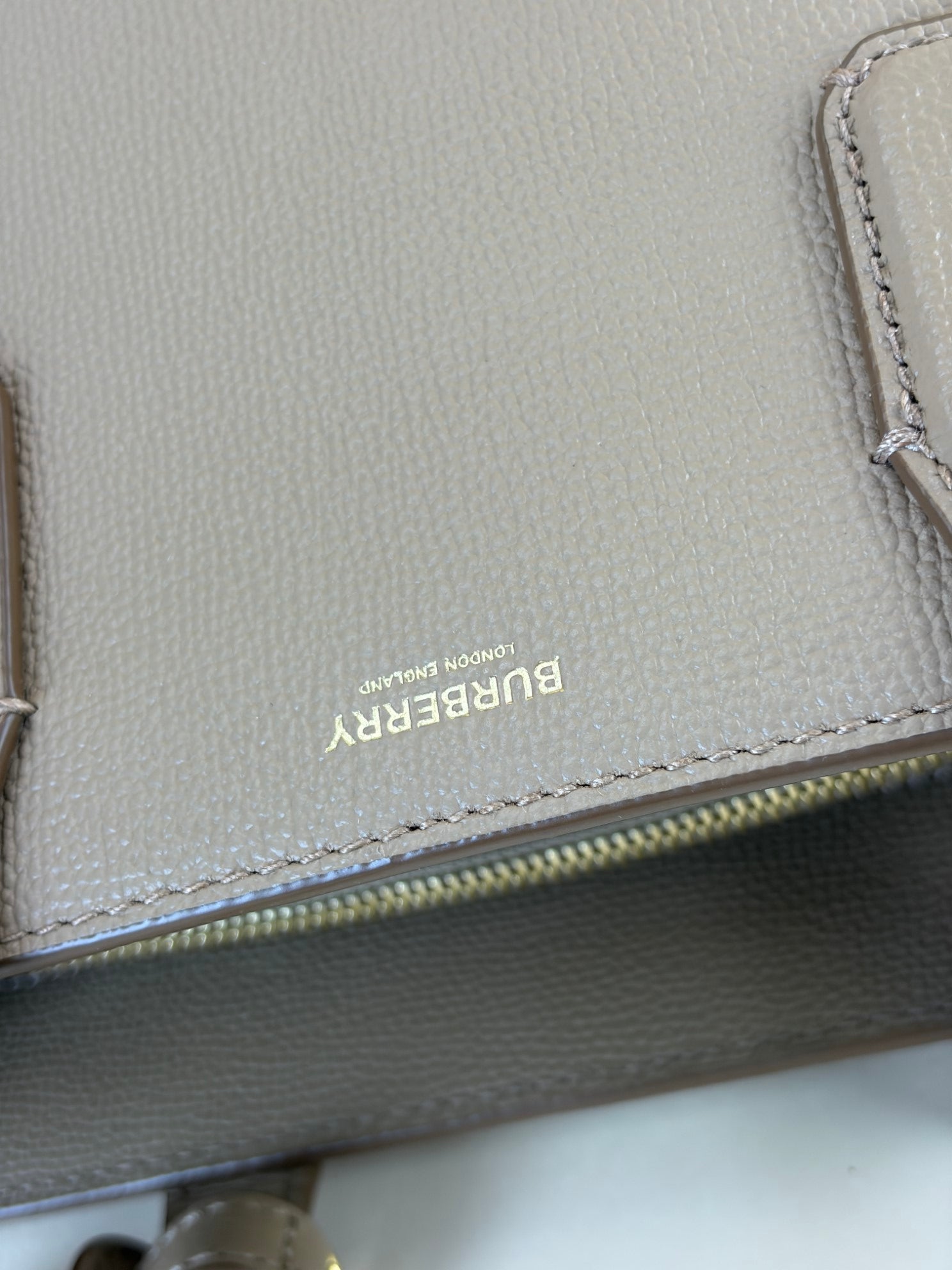 Burberry banner beige medium