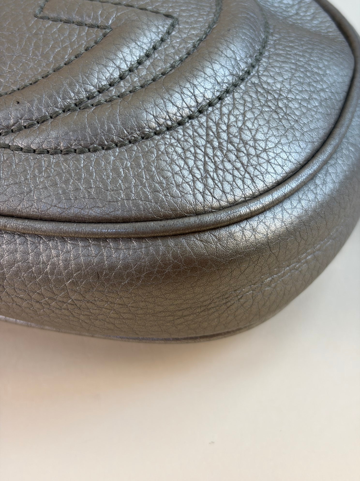 Gucci gold metallic mini soho chain cross body bag