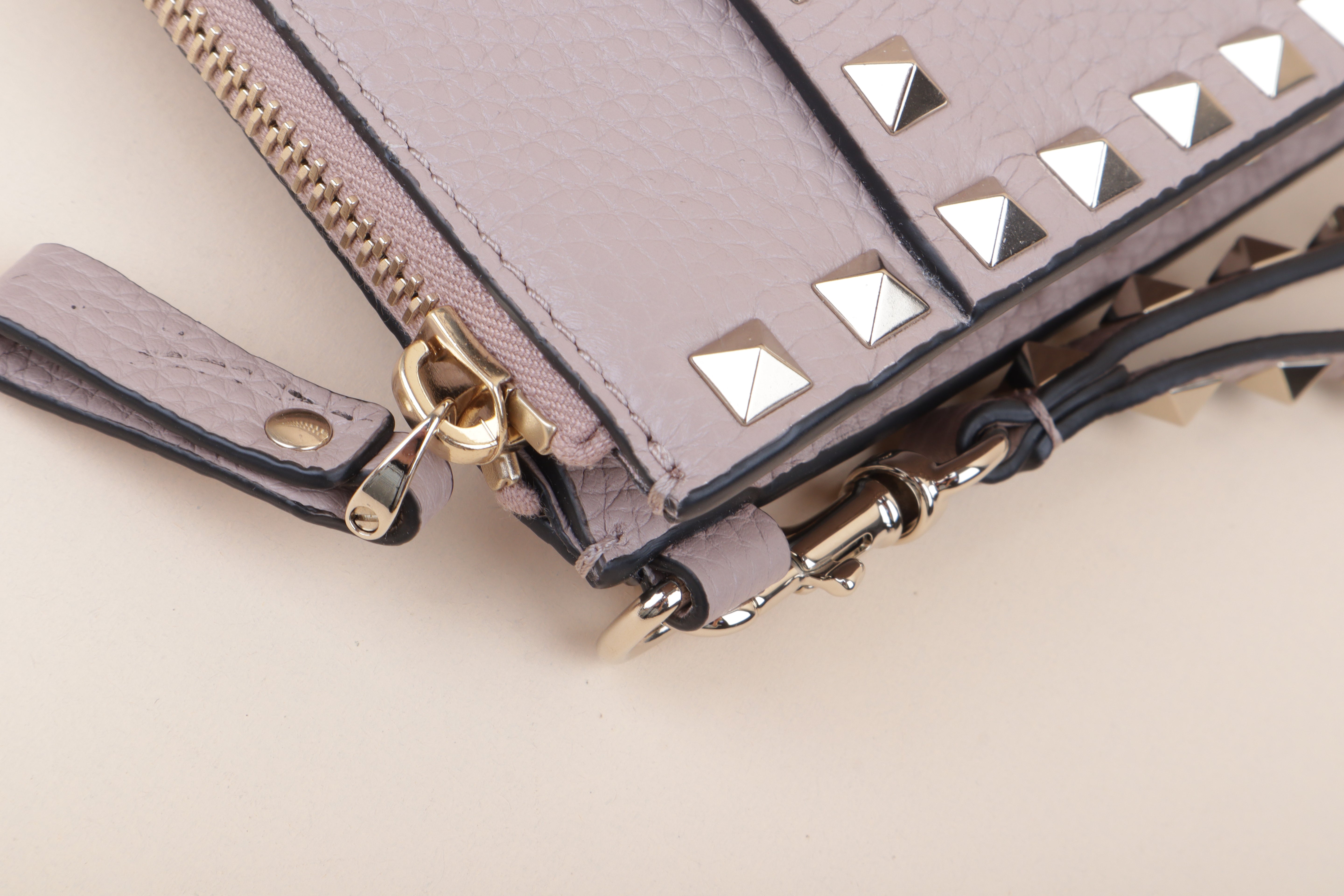 Valentino New Nude Flat Pouch Uni Rockstuds Zipped Clutch with Holder