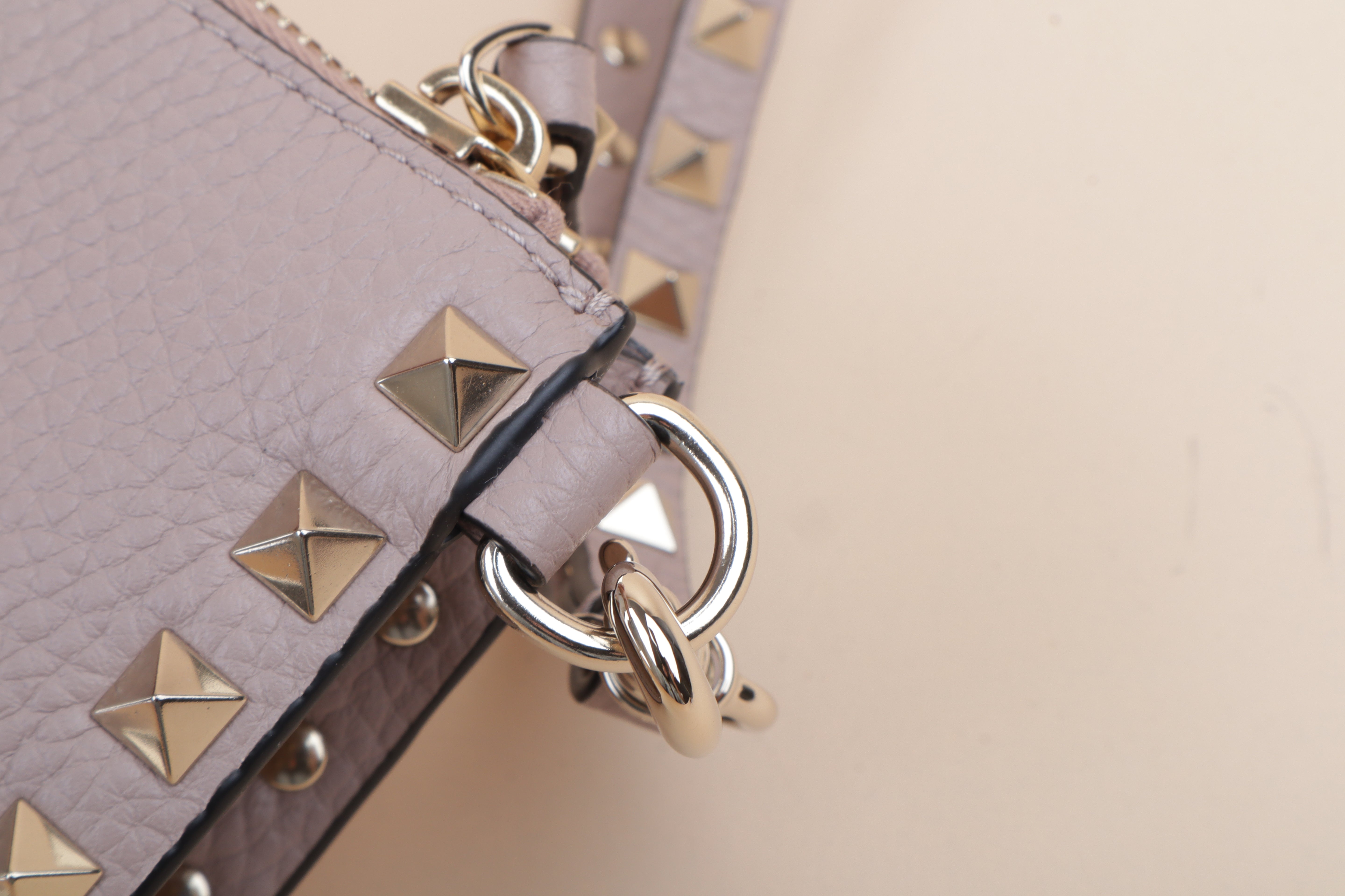 Valentino New Nude Flat Pouch Uni Rockstuds Zipped Clutch with Holder