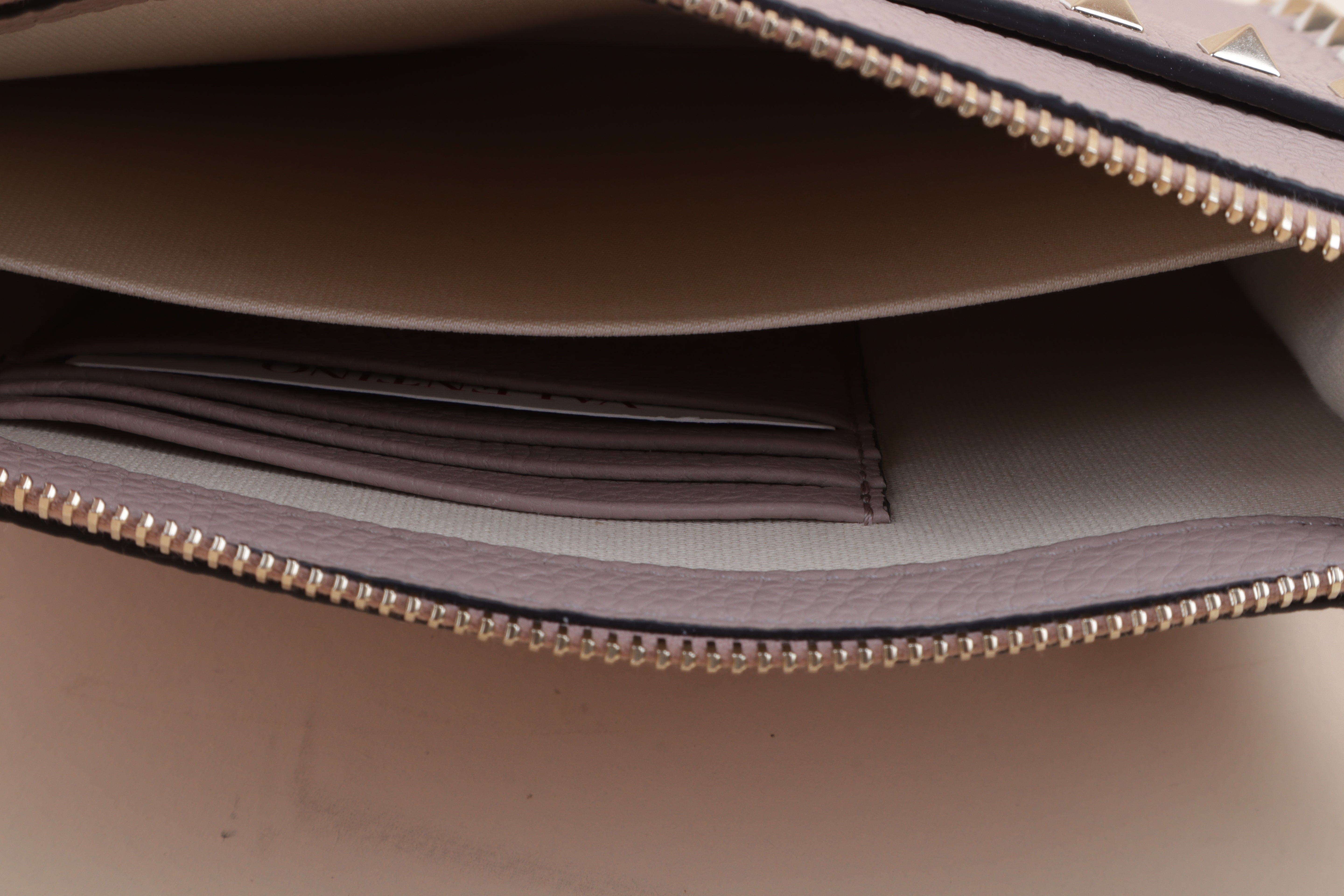 Valentino New Nude Flat Pouch Uni Rockstuds Zipped Clutch with Holder