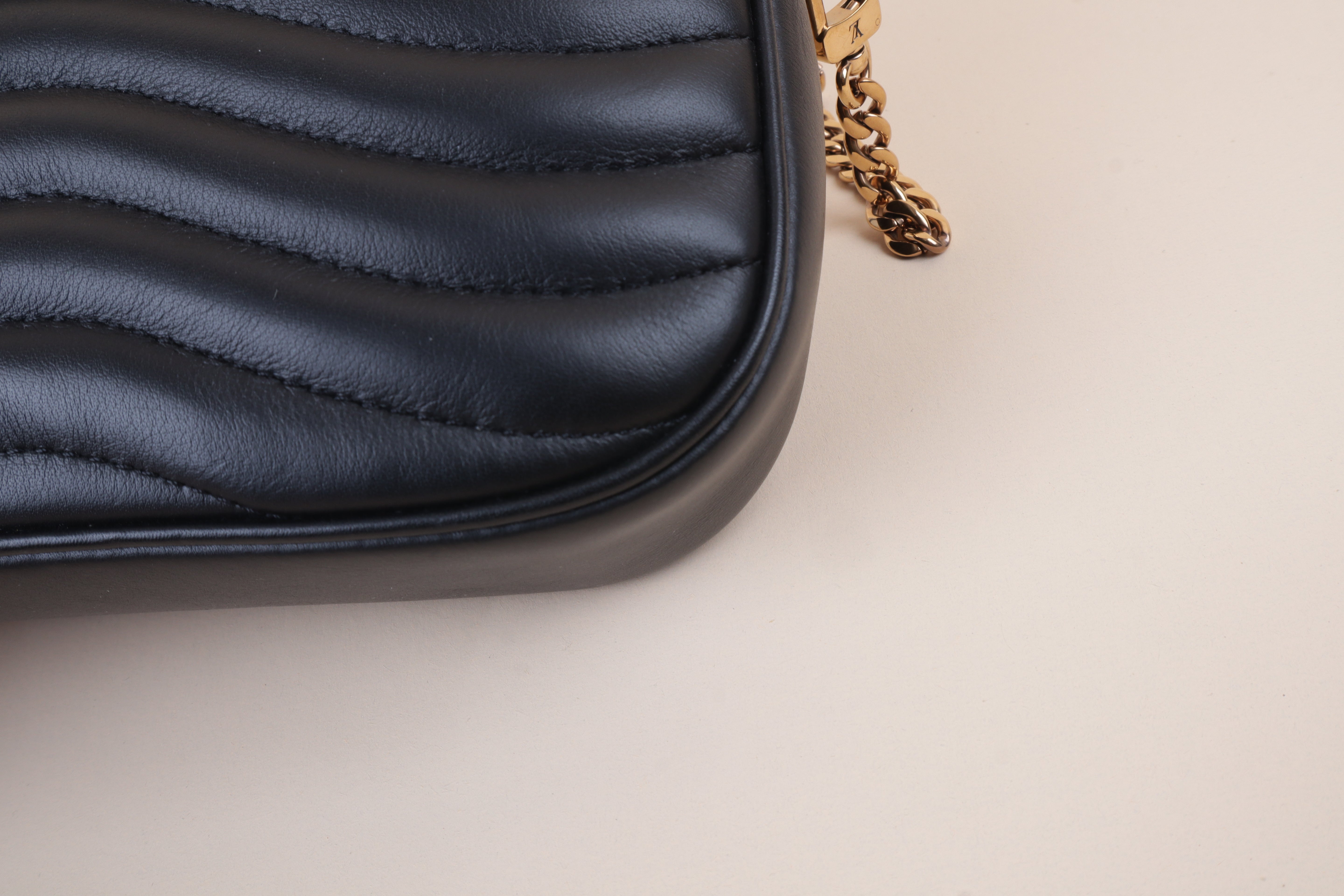 LOUIS VUITTON new wave multi pochette black