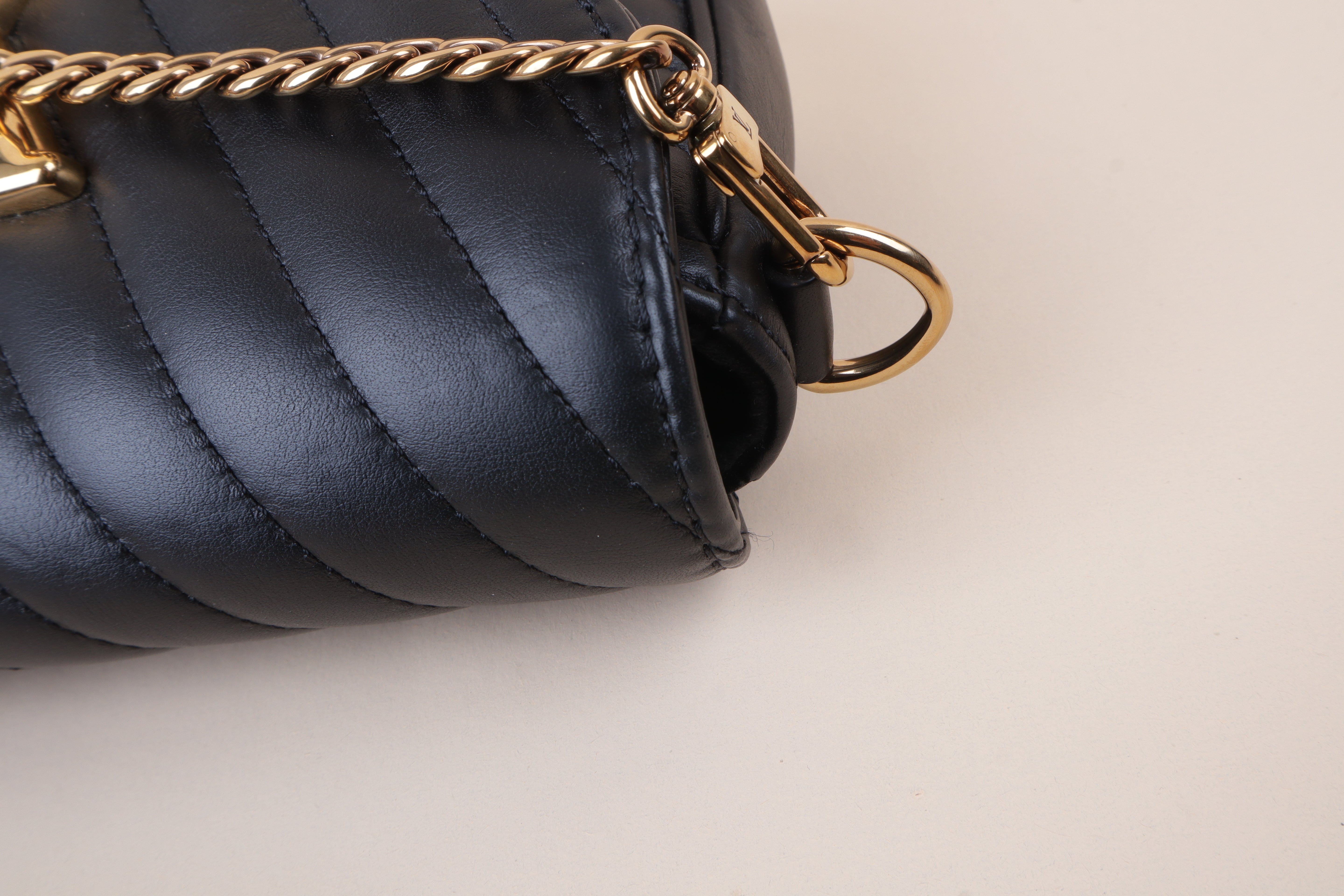 LOUIS VUITTON new wave multi pochette black
