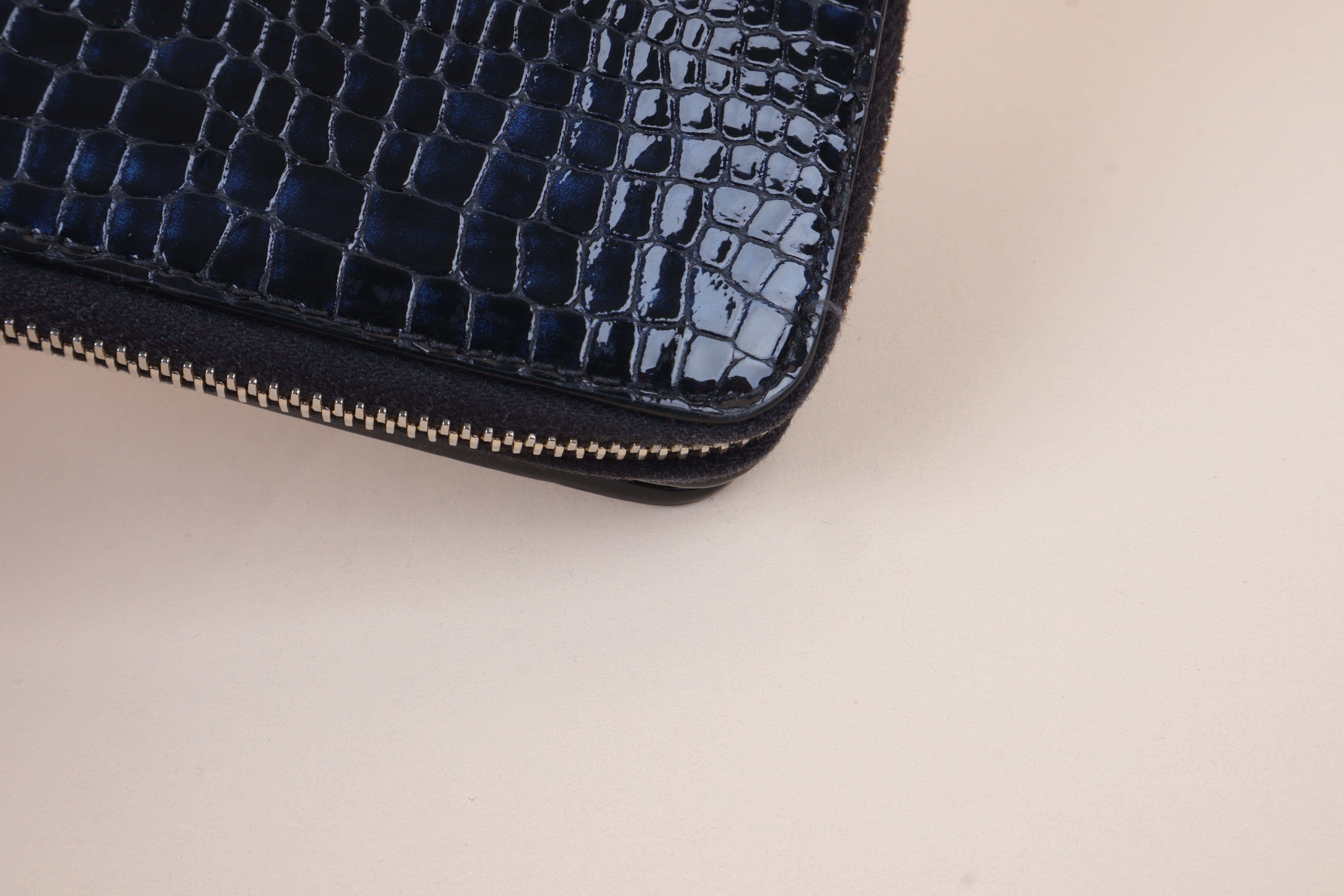 YSL WALLET CROCODILE Embossed BLACK